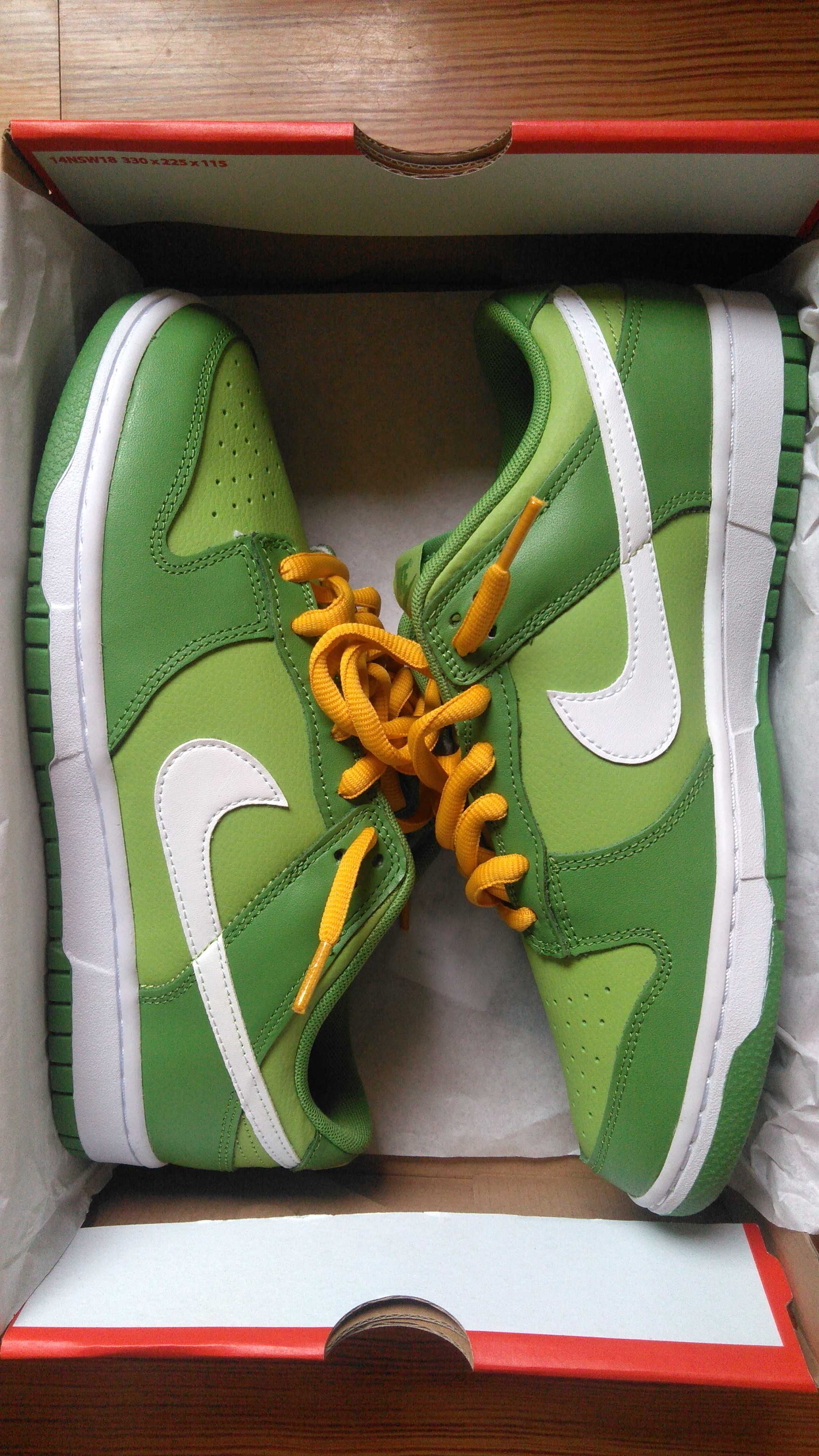 Nike Dunk Low "Chlorophyll/White/Vivid Green"