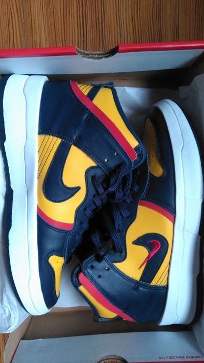 NIKE Women's DUNK HIGH REBEL "VARSITY MAIZE"