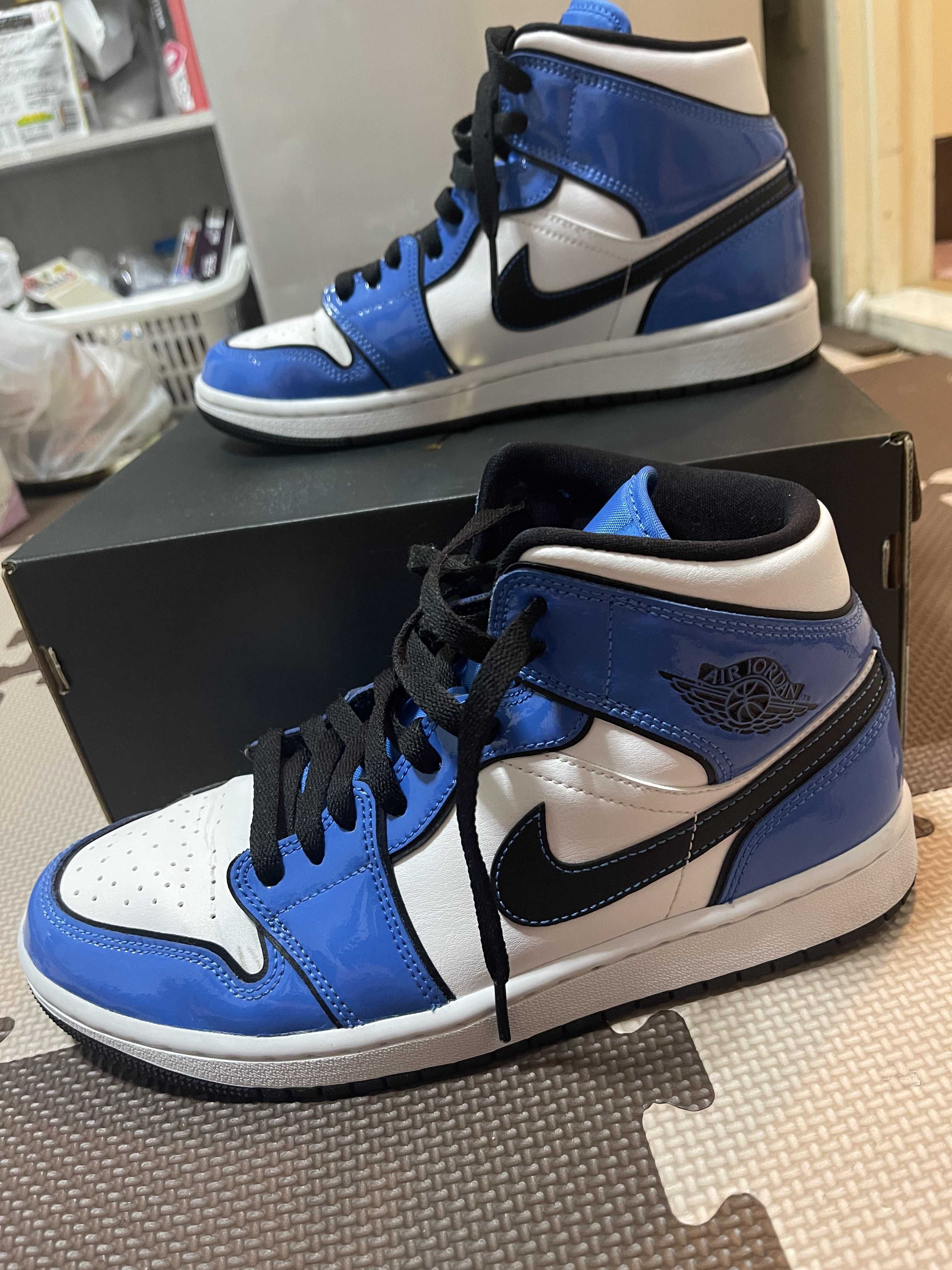 Nike Air Jordan 1 Mid SE "Signal Blue"