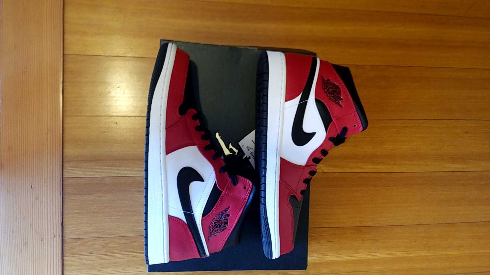 Nike Air Jordan 1 Mid "Chicago Black Toe"