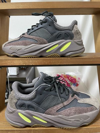 YEEZY BOOST 700 WAVE RUNNER DARK GREY