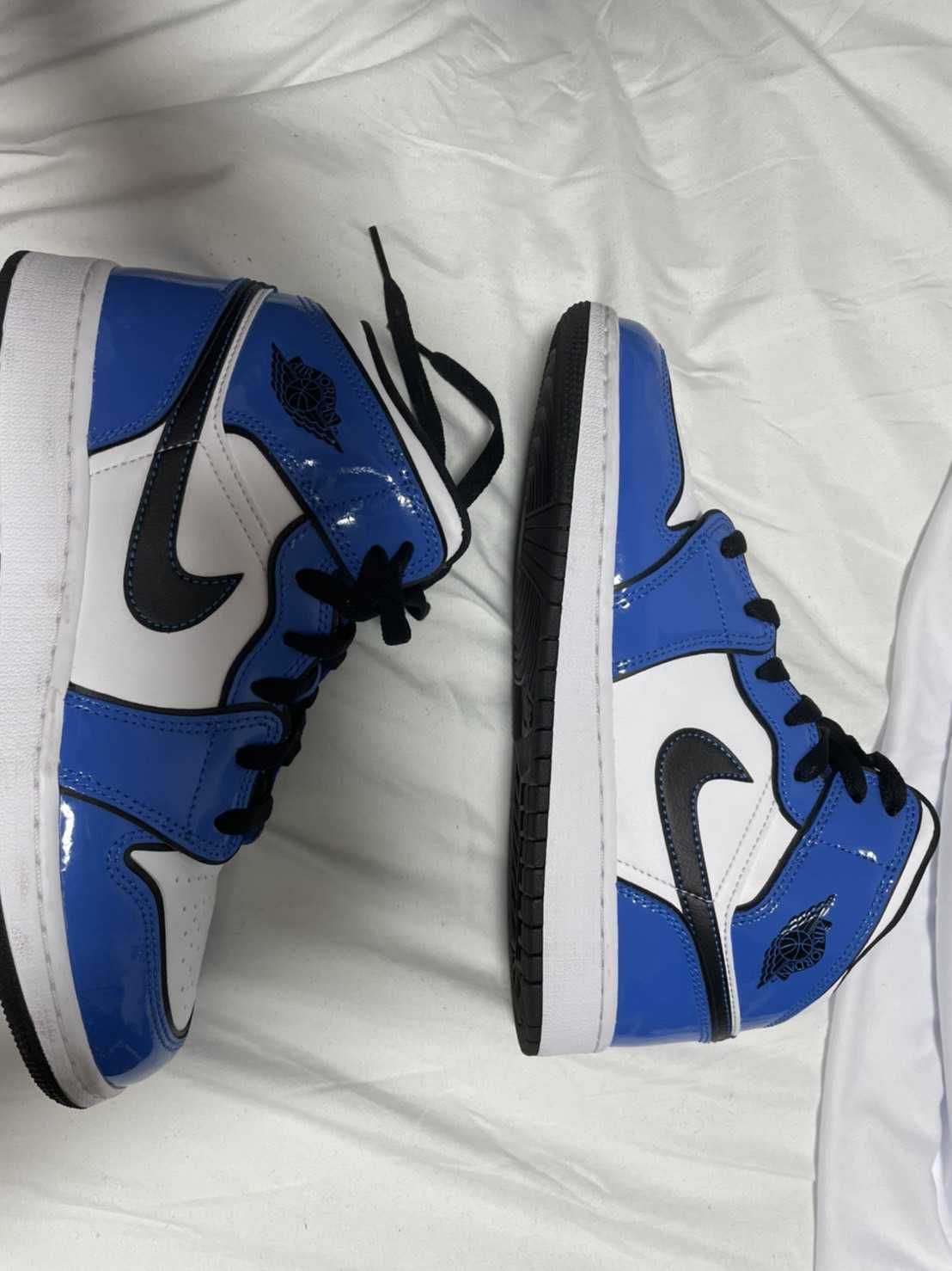 Nike GS Air Jordan 1 Mid SE "Signal Blue" 
