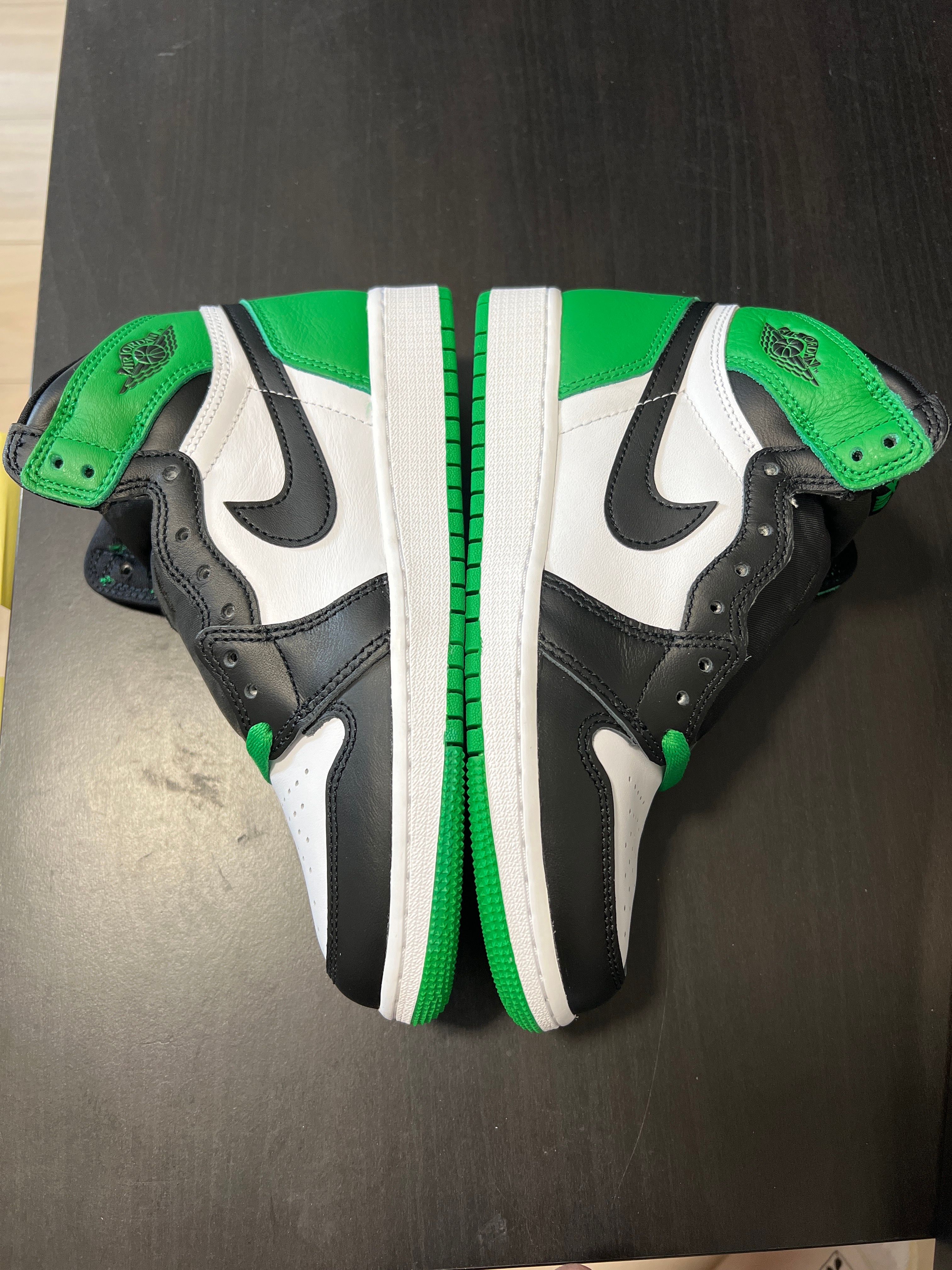 Nike GS Air Jordan 1 Retro High OG "Celtics/Black and Lucky Green" (2023)