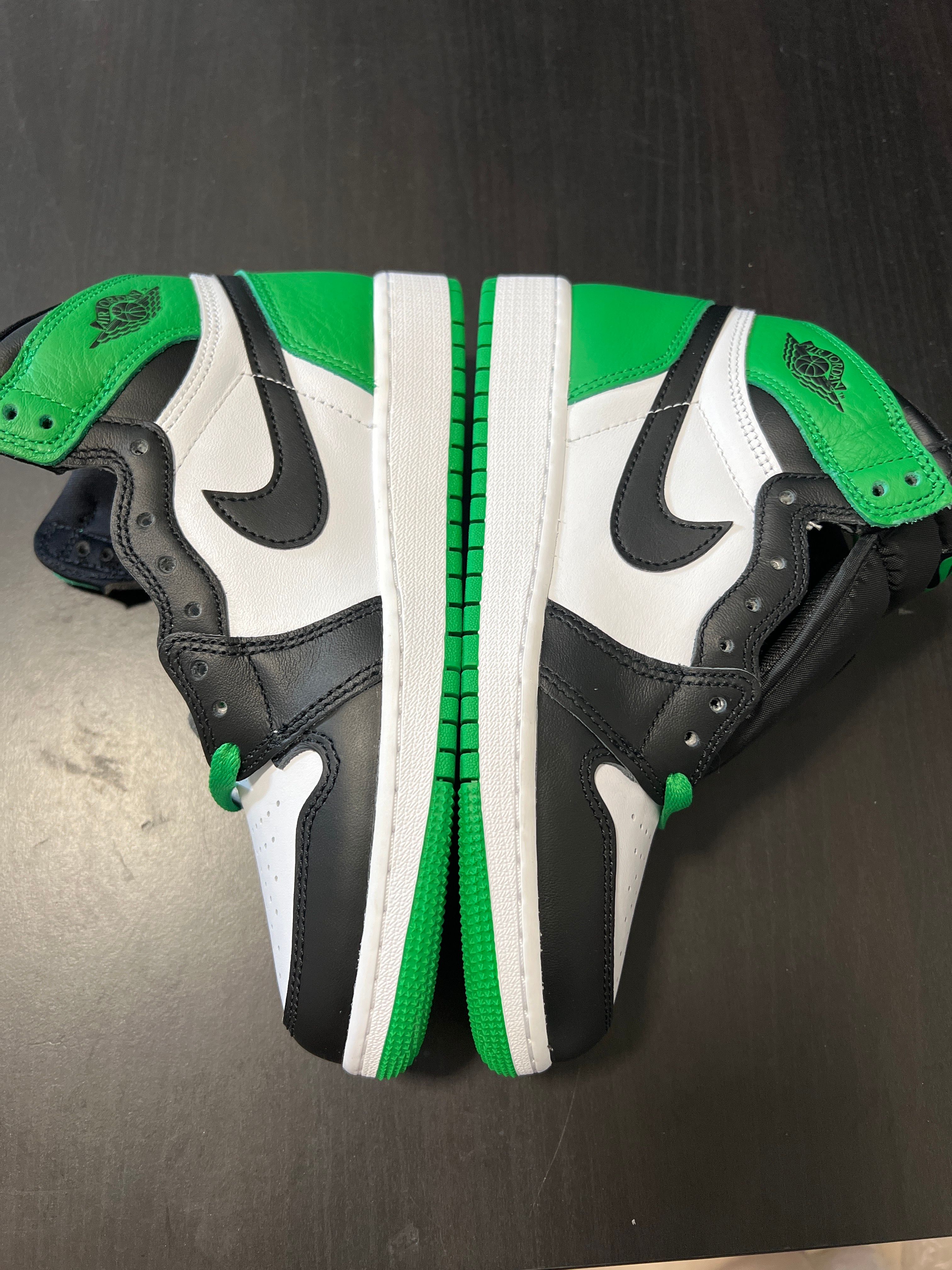 Nike GS Air Jordan 1 Retro High OG "Celtics/Black and Lucky Green" (2023)