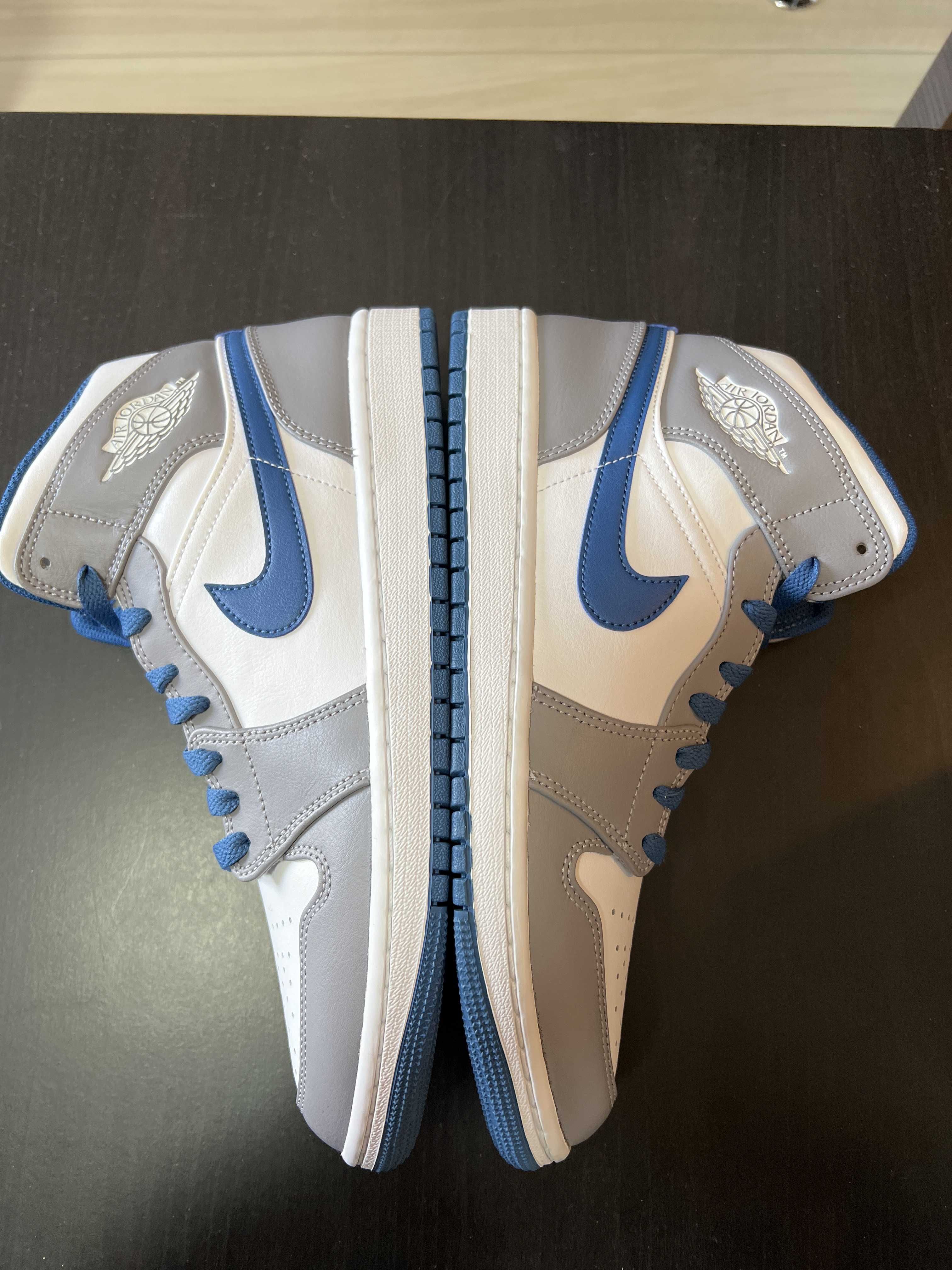 Nike Air Jordan 1 Mid "True Blue"