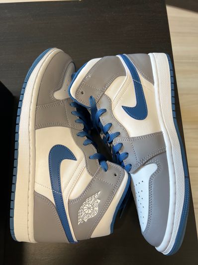 Nike Air Jordan 1 Mid "True Blue"