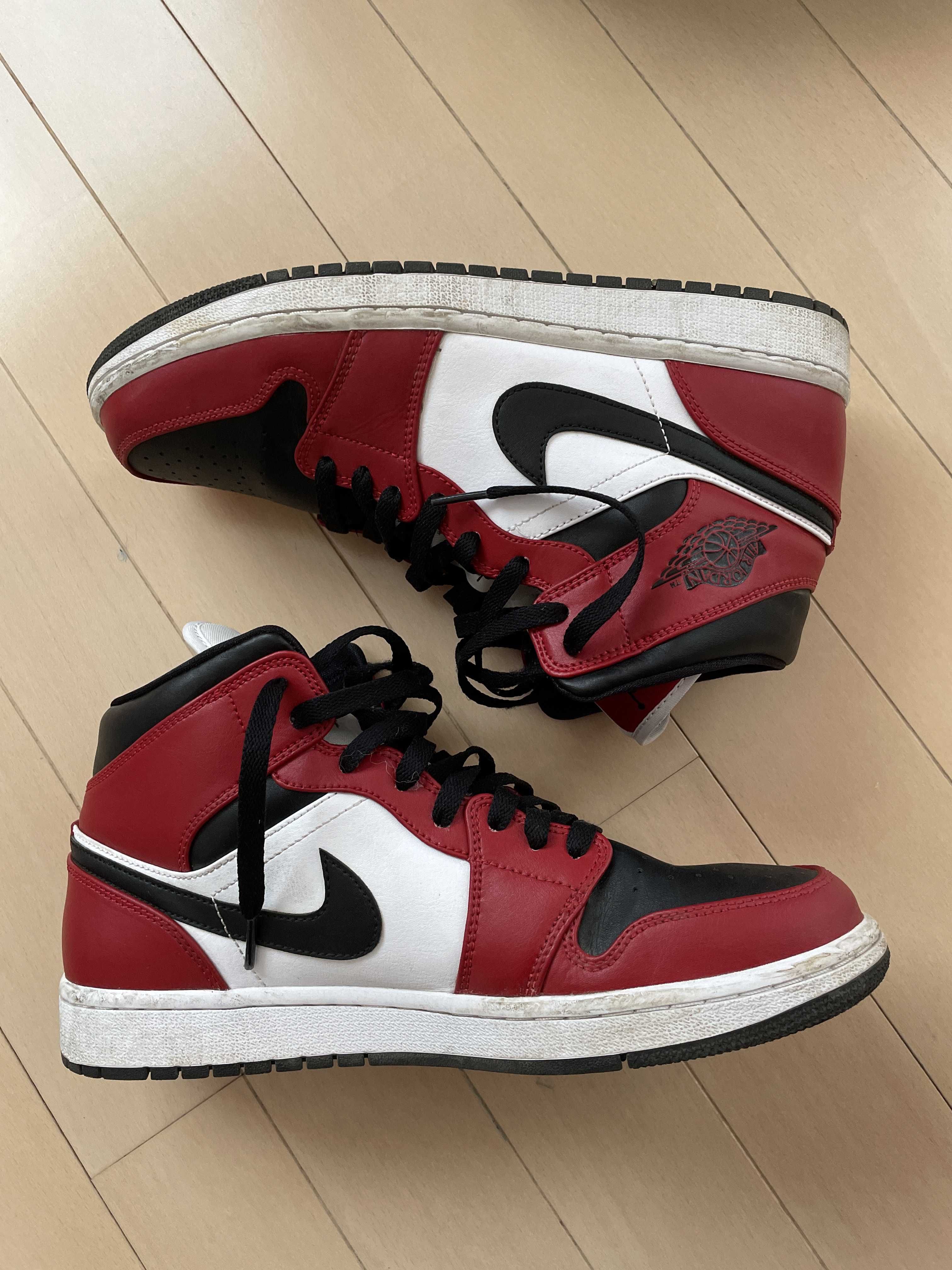 Nike Air Jordan 1 Mid "Chicago Black Toe"