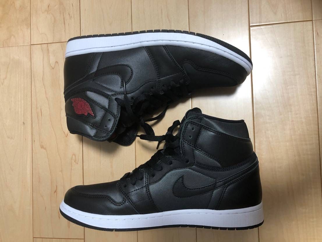 Nike Air Jordan 1 Retro High OG "Black/Metallic Silver/Gym Red"