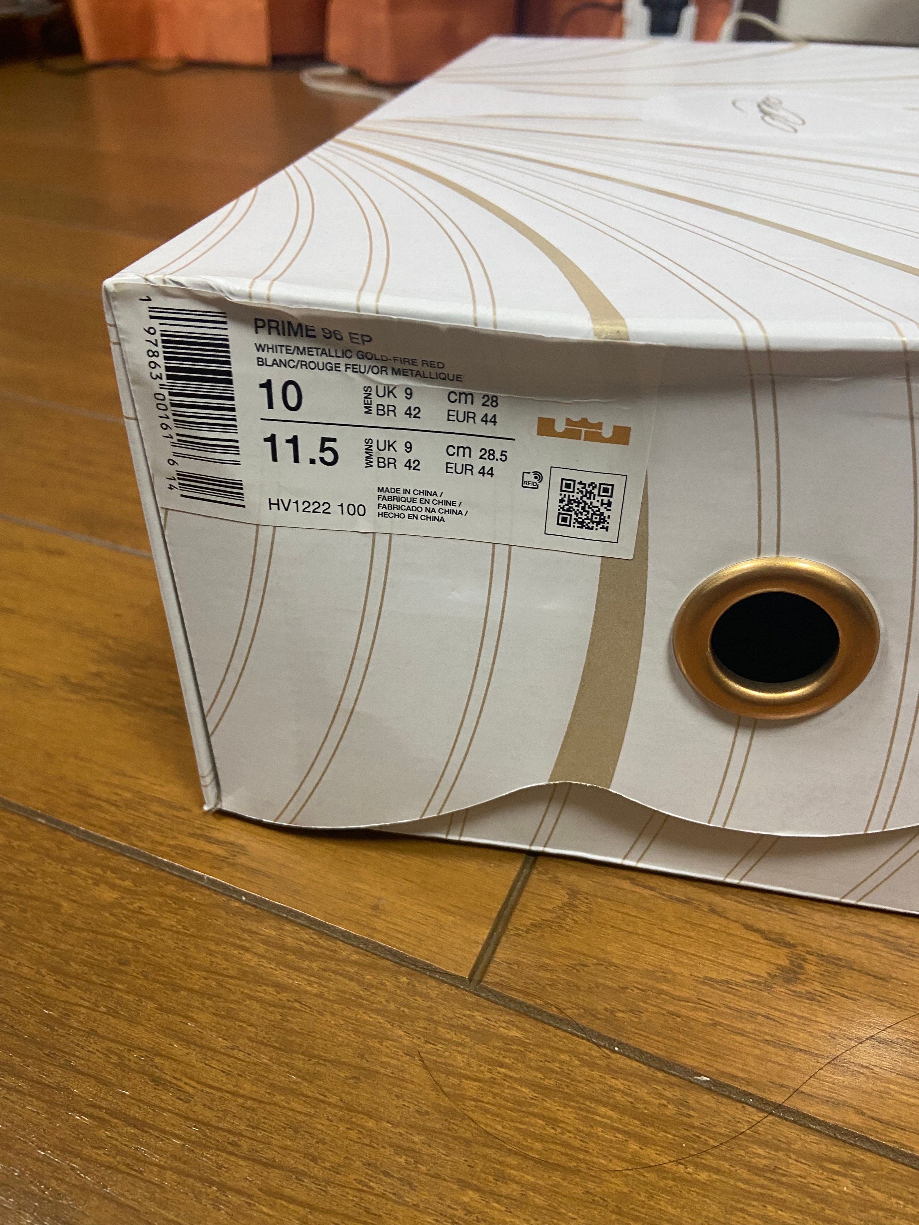 ナイキ レブロン21 "プライム96/ホワイト アンド ファイアレッド" (HV1221-100/HV1222-100)