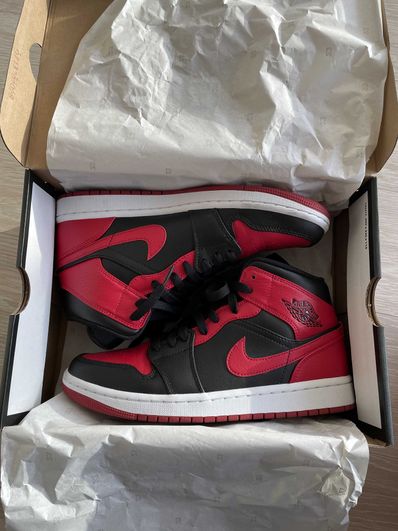 Nike Air Jordan 1 Mid "Bred"