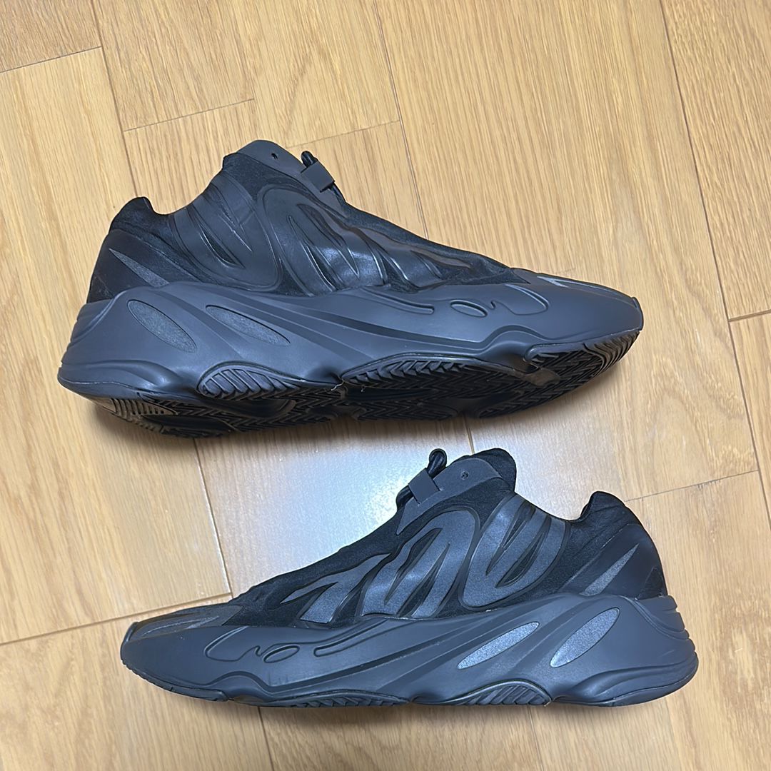 adidas YEEZY Boost 700 MNVN "Black"