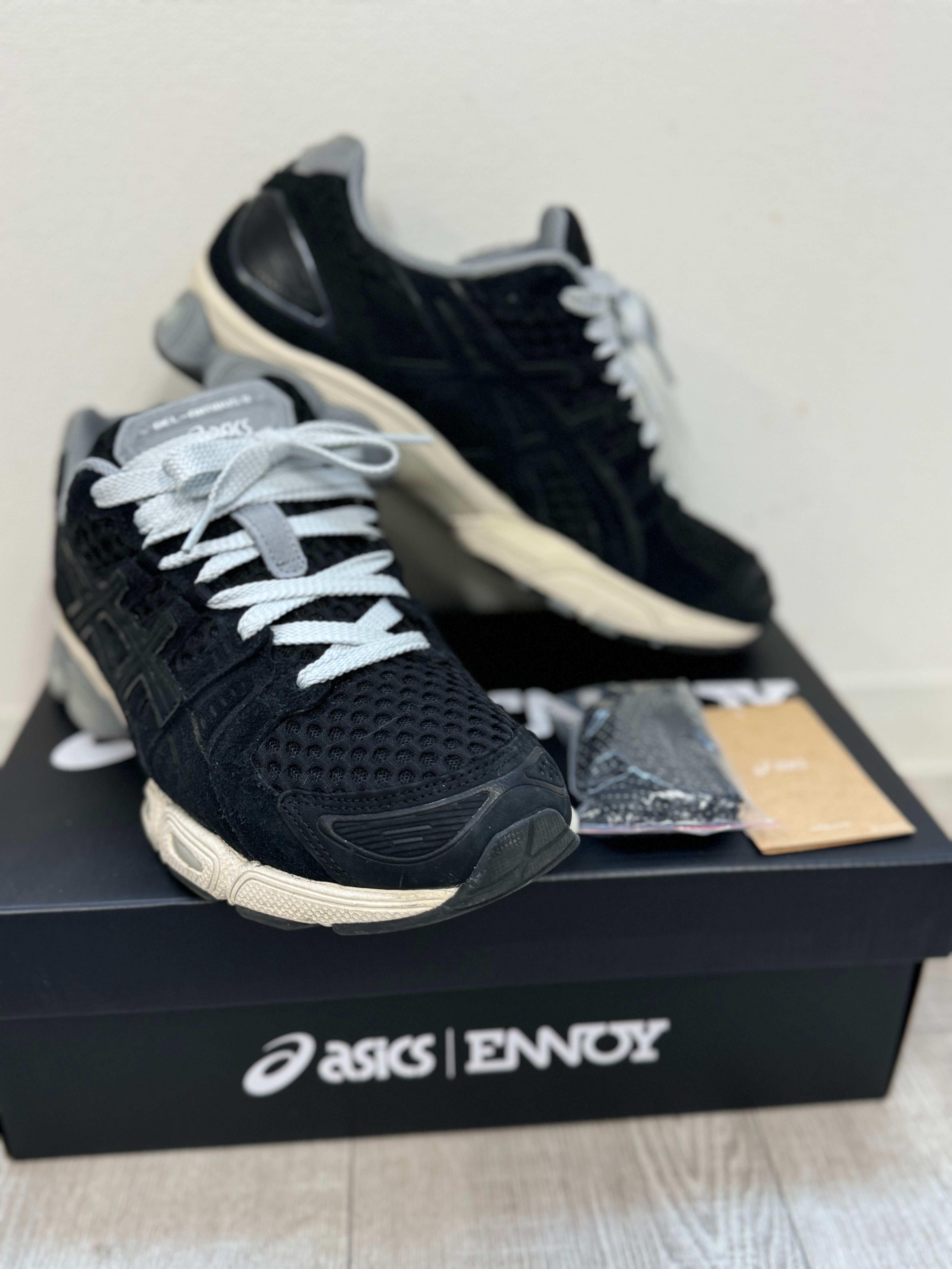 ENNOY × Asics Gel-Nimbus 9 "Black/Sheet Rock" (1201A986-002)