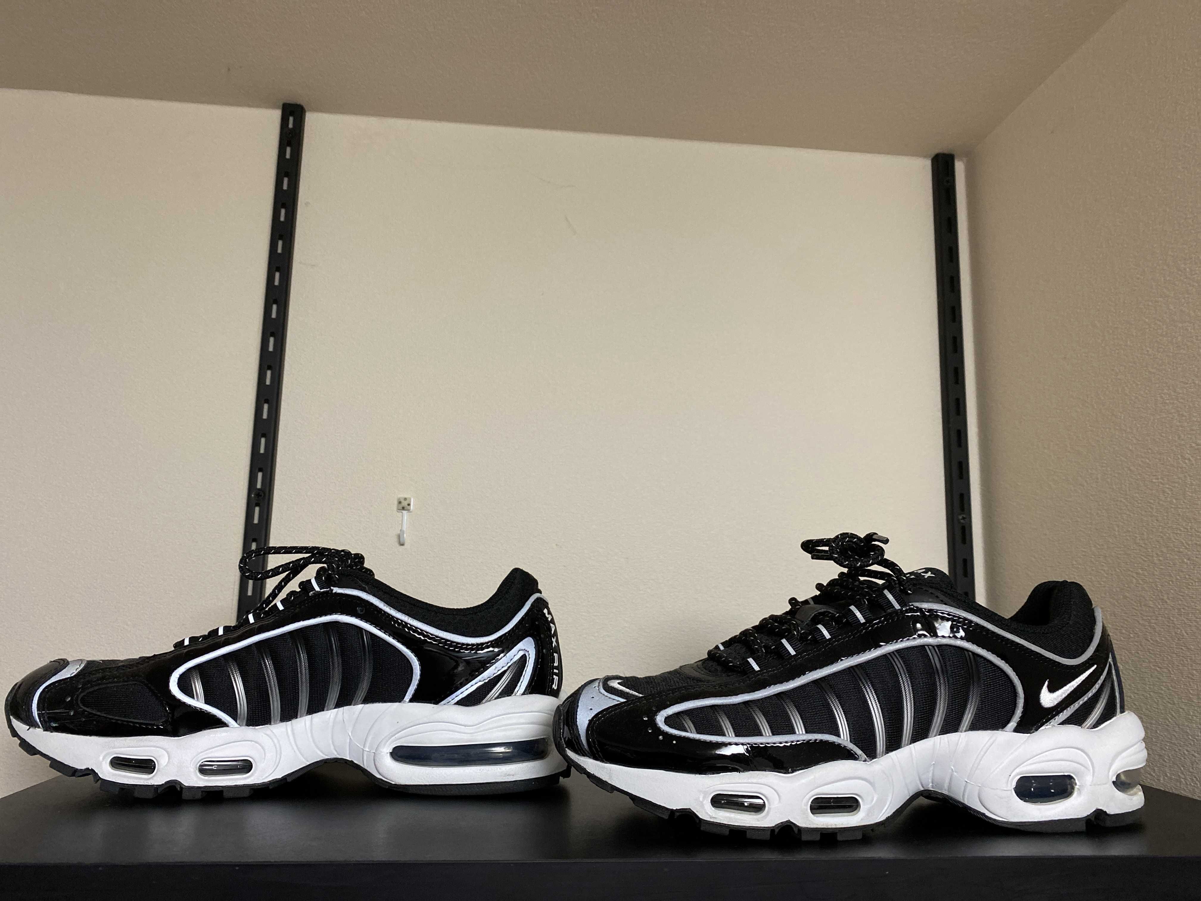 NIKE AIR MAX TAILWIND 4 "BLACK/WHITE"