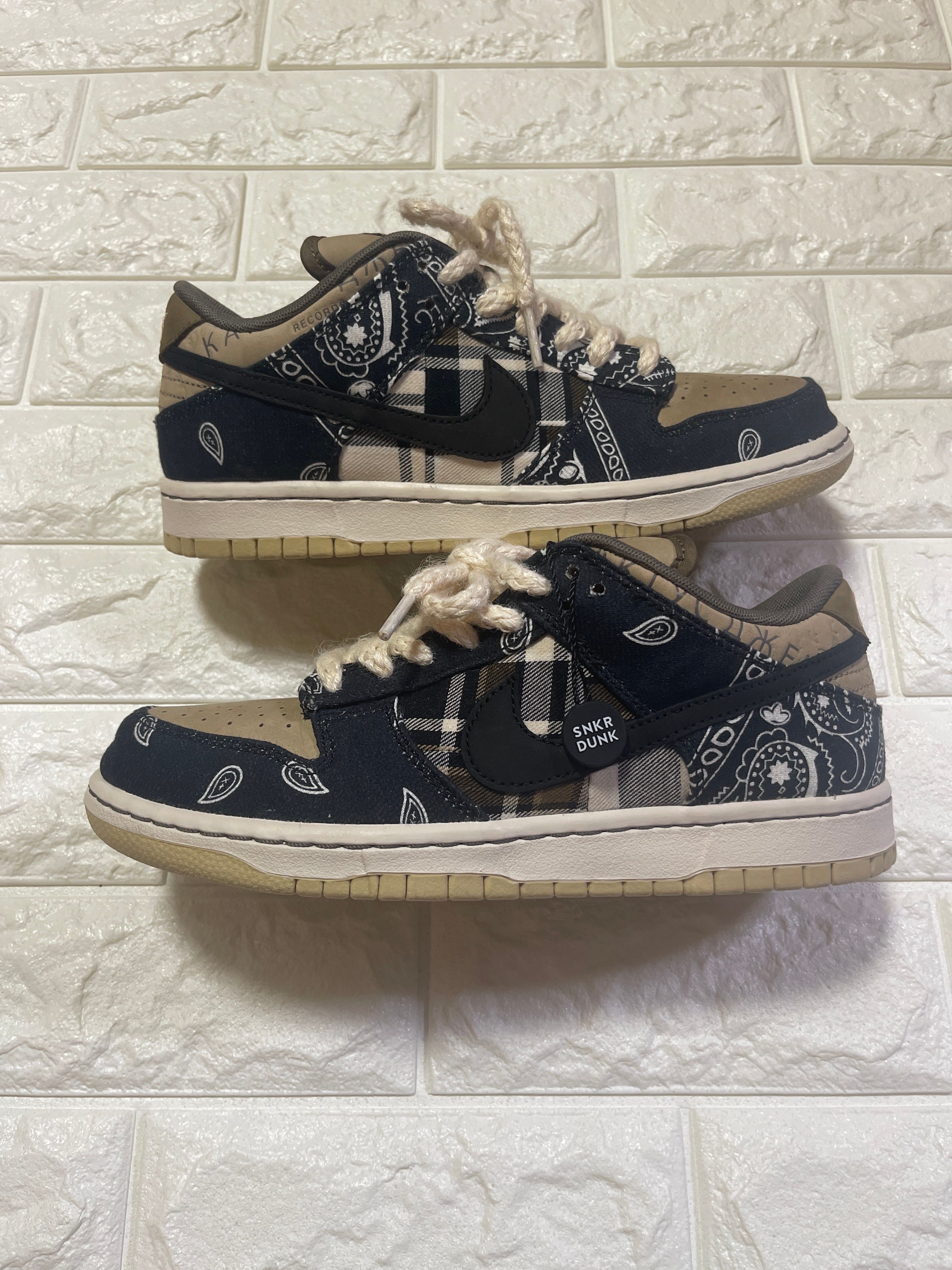 Travis Scott × Nike SB Dunk Low "Black/Parachute Beige"