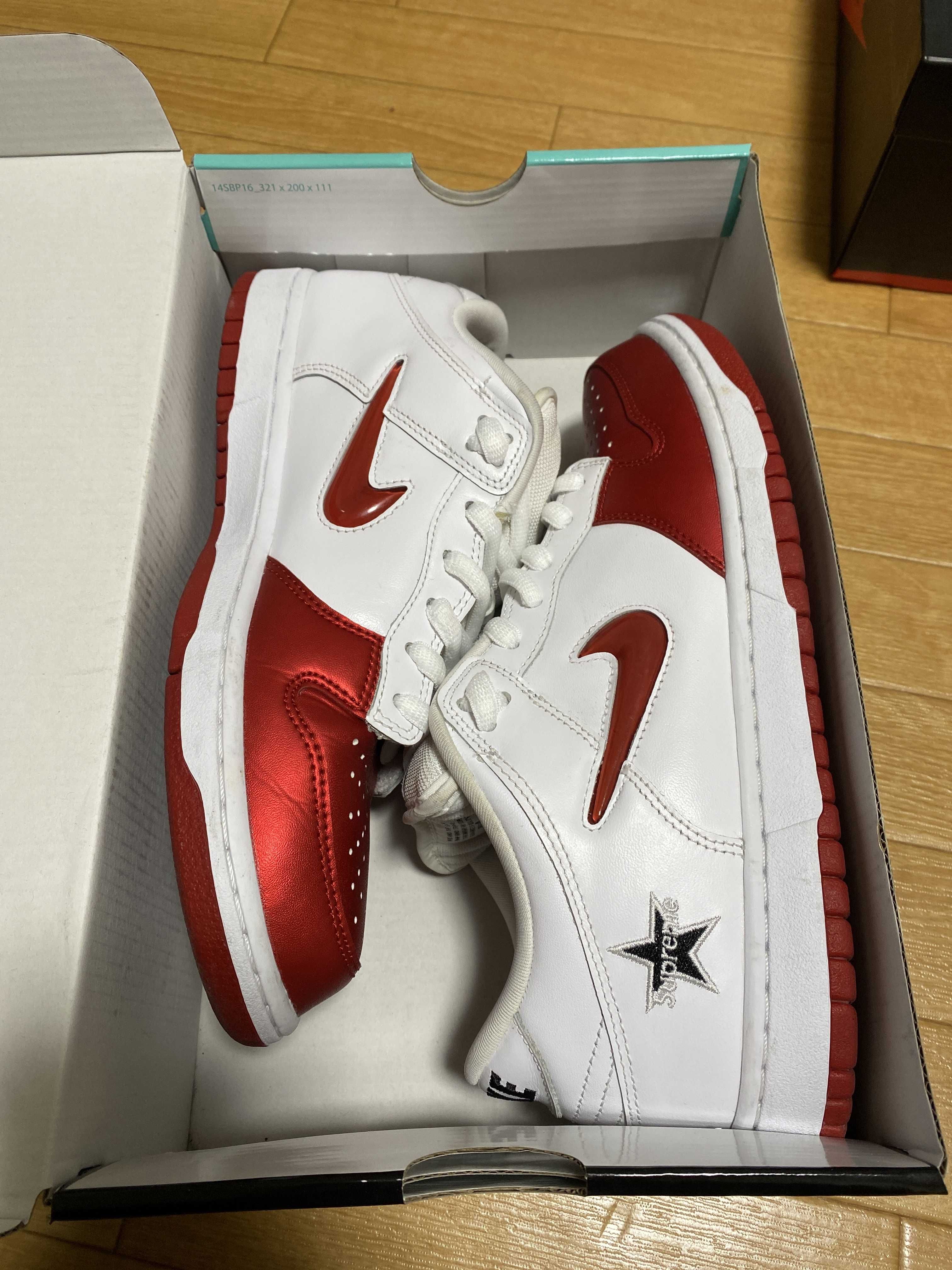 Supreme × Nike Dunk Low "Varsity Red/White"