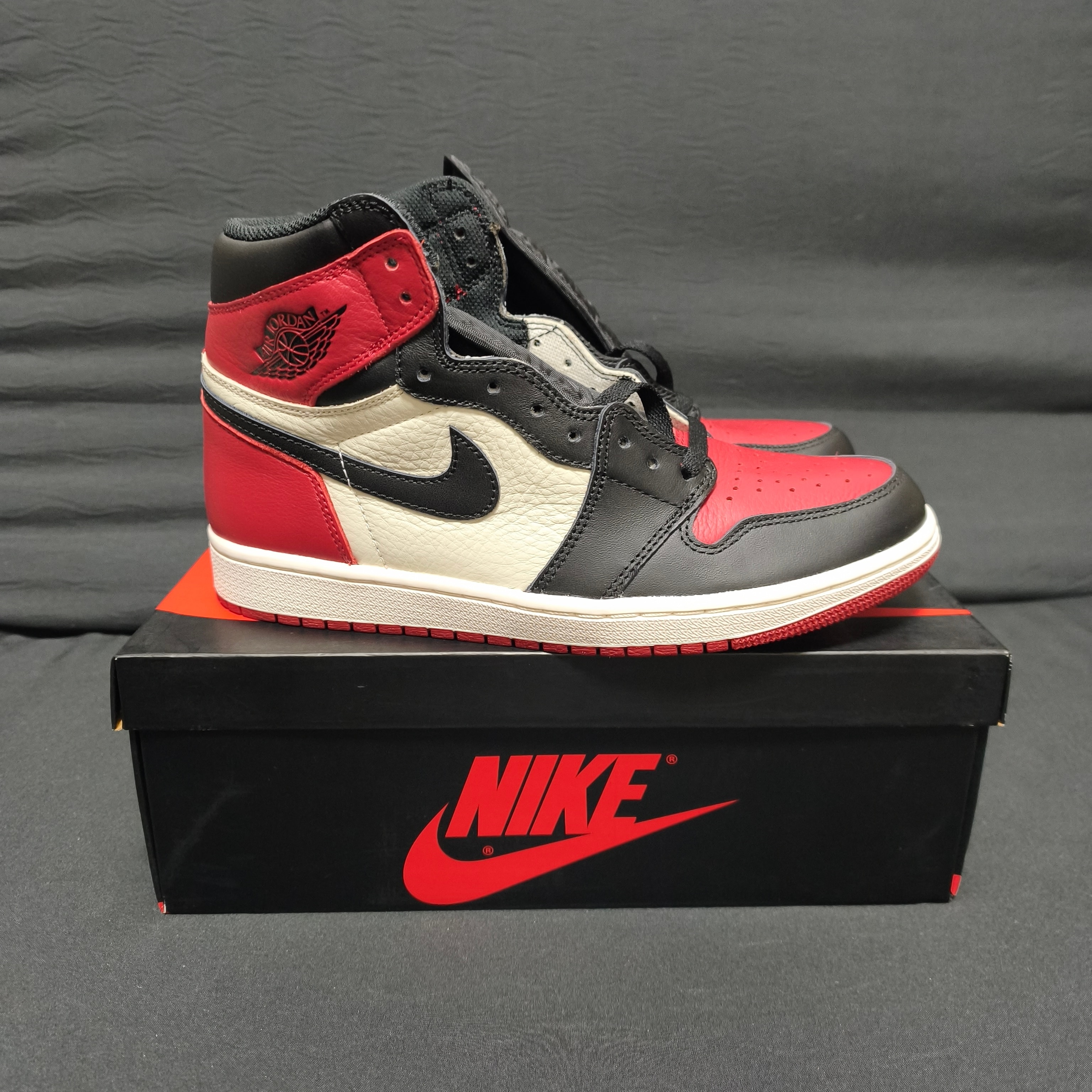Nike Air Jordan 1 Retro High OG "Bred Toe"