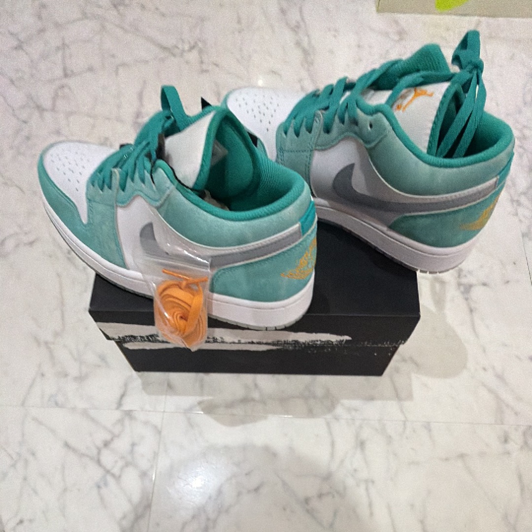 Nike Air Jordan 1 Low SE "New Emerald"