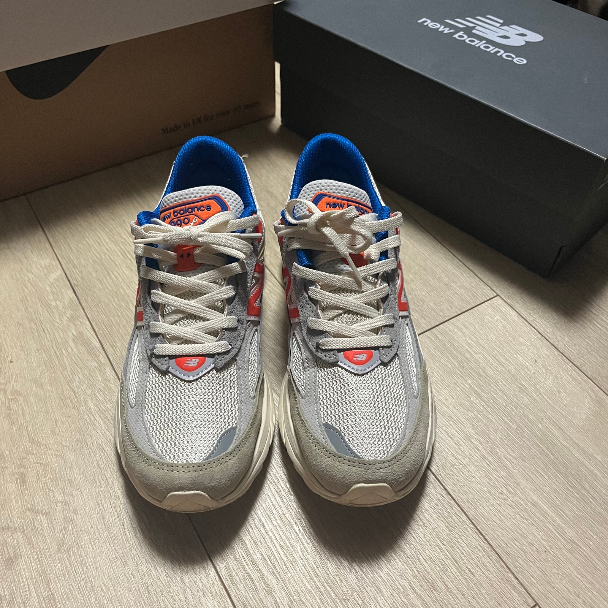 KITH × New Balance 990V6 Madison Square Garden "Sanddrift"