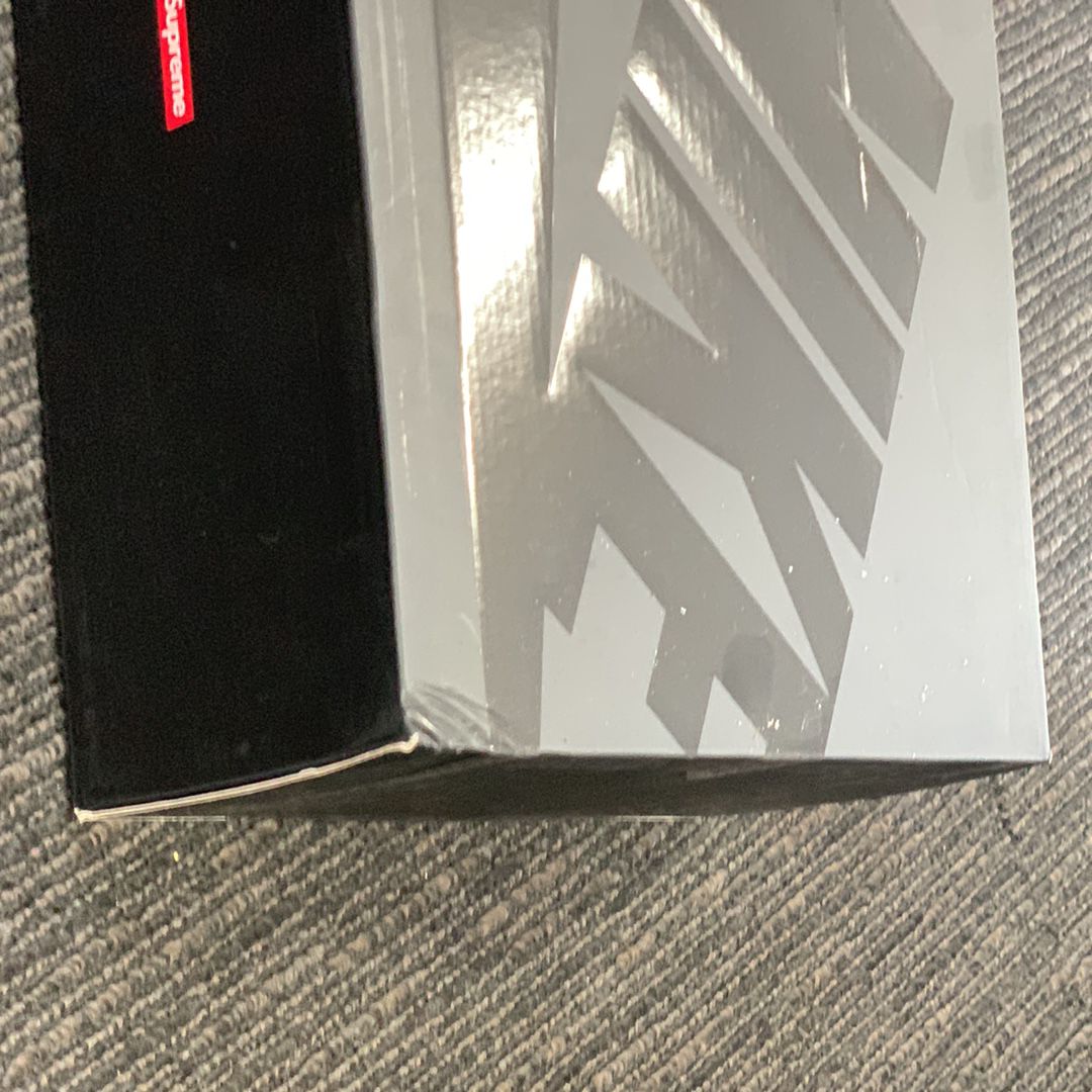 Supreme x Nike Air Max Plus TN "White/Speed Red"