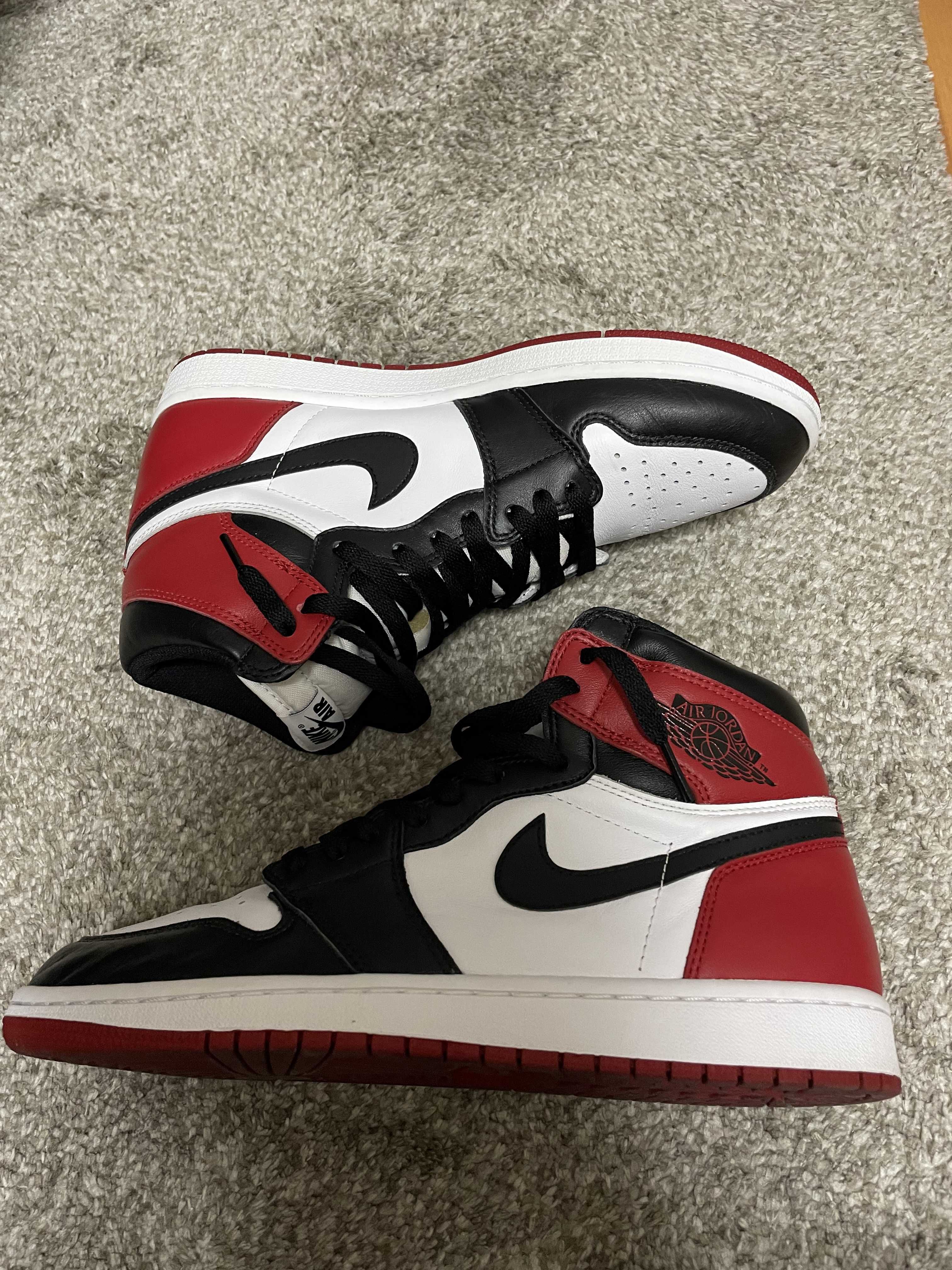 Nike Air Jordan 1 Retro High OG "Black Toe"(2016)