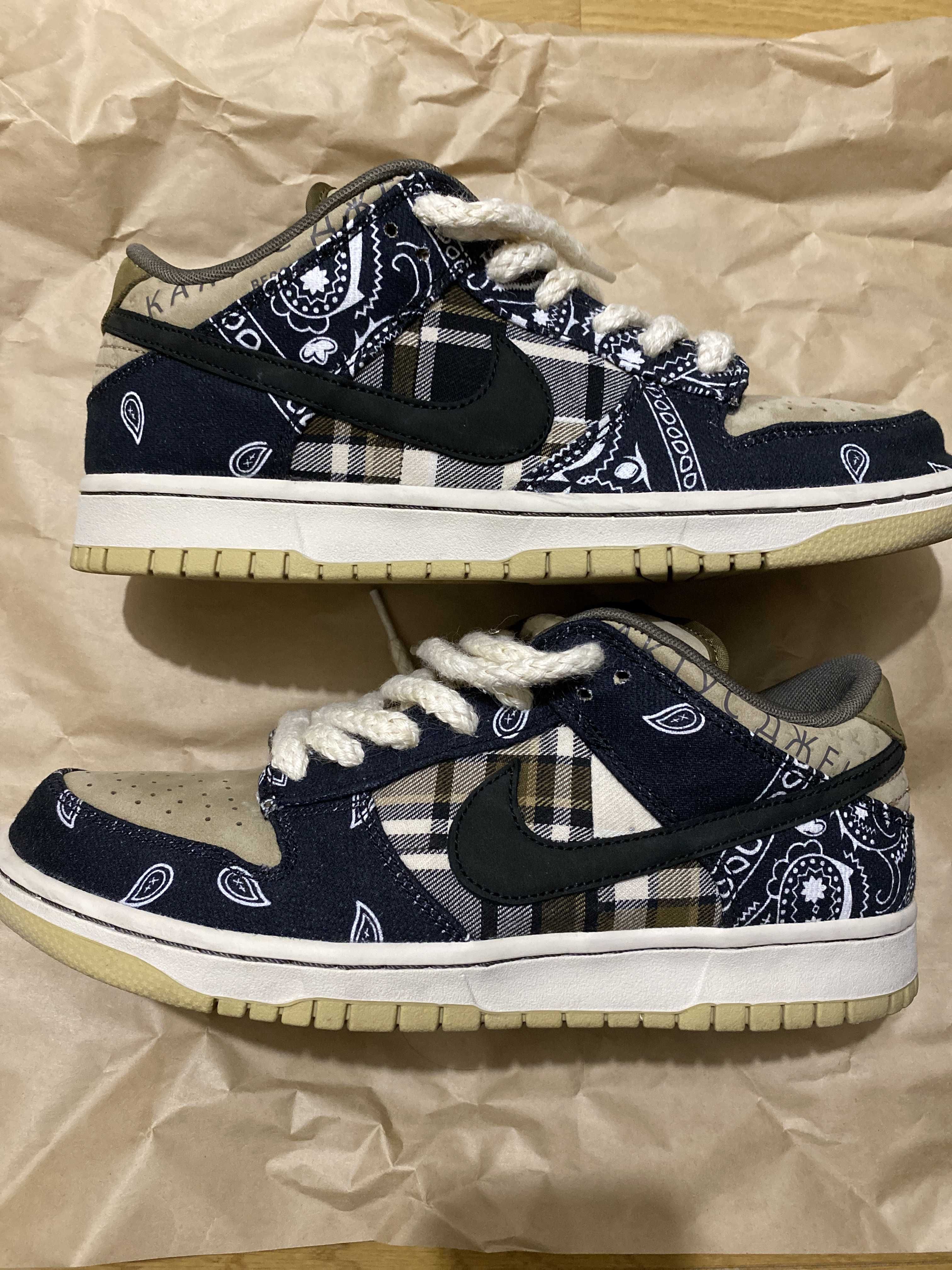 Travis Scott × Nike SB Dunk Low "Black/Parachute Beige"