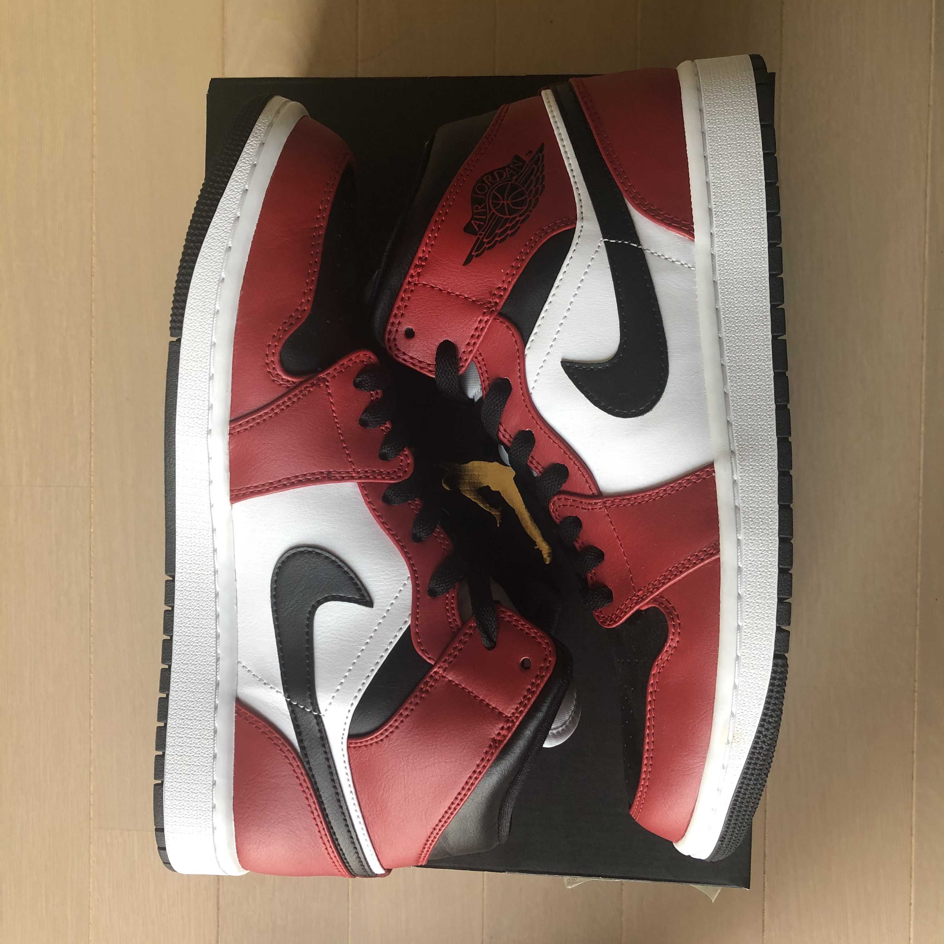 Nike Air Jordan 1 Mid "Chicago Black Toe"