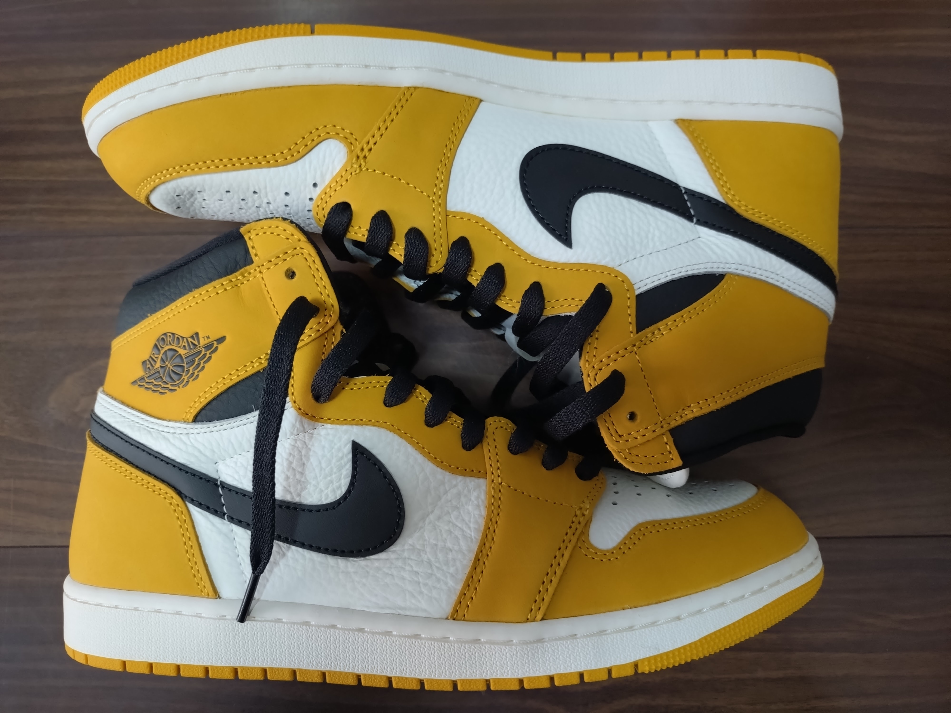 ナイキ エアジョーダン1 レトロ ハイ OG "イエローオークル"