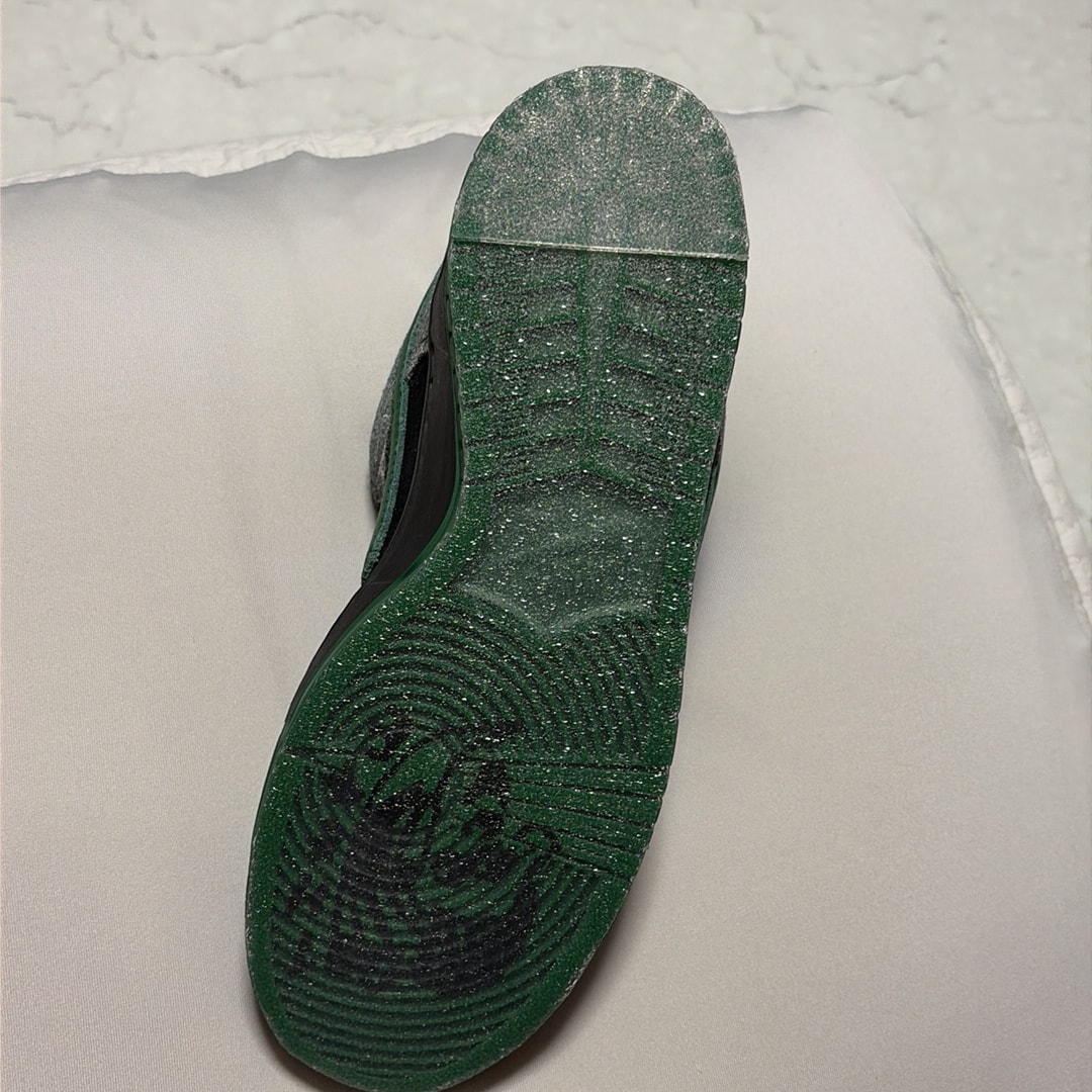 There Skateboards × Nike SB Dunk Low Pro "Anthracite and Gorge Green"