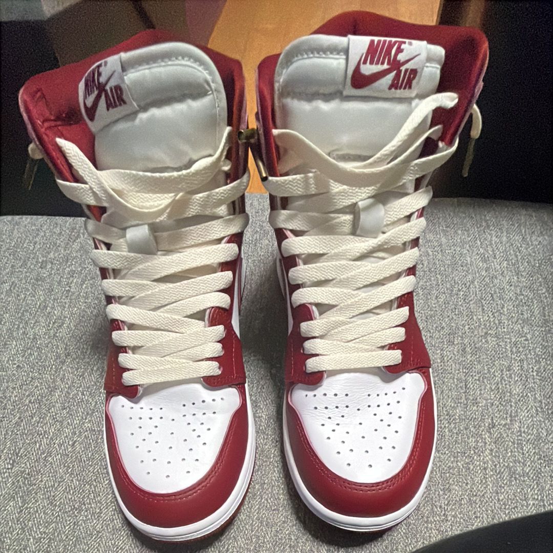 Nike Air Jordan 1 Retro High OG "Artisanal Red"