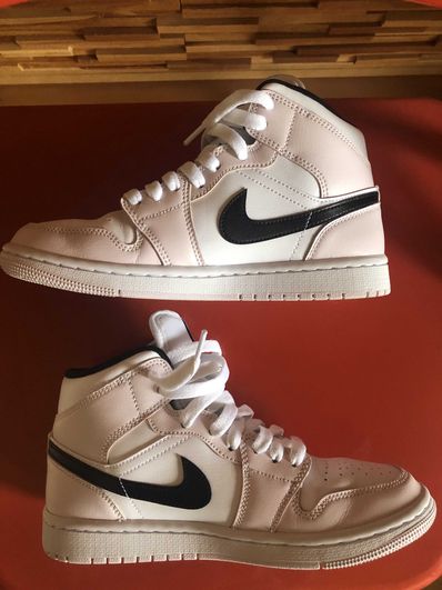 Nike Women's Air Jordan 1 Mid "Light Violet/White/Black"