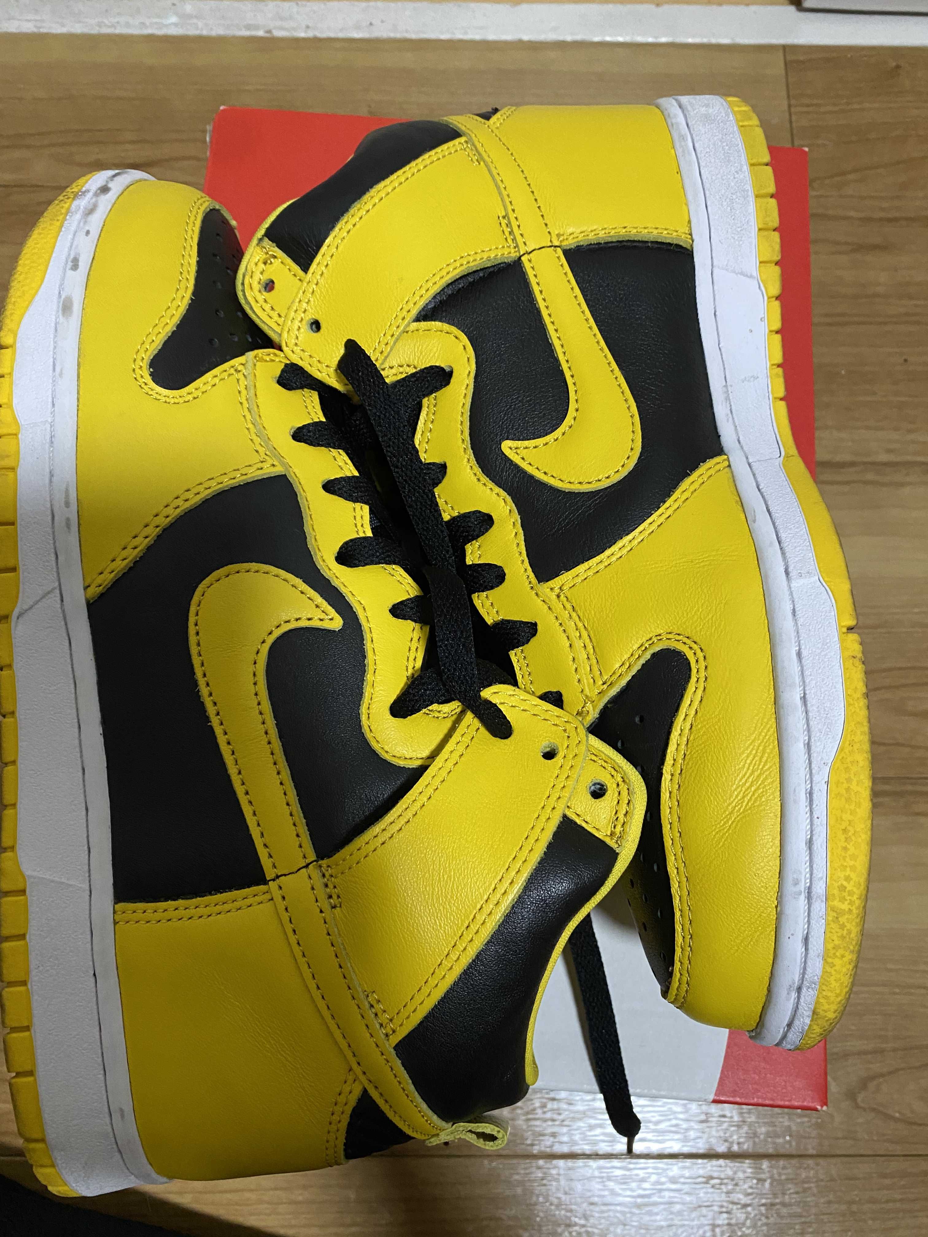 Nike Dunk High "Black/Varsity Maize"