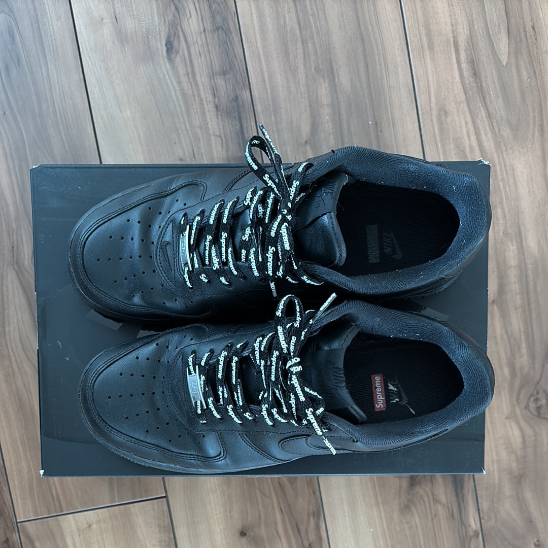 シュプリーム × ナイキ エアフォース1 ロー "ブラック"