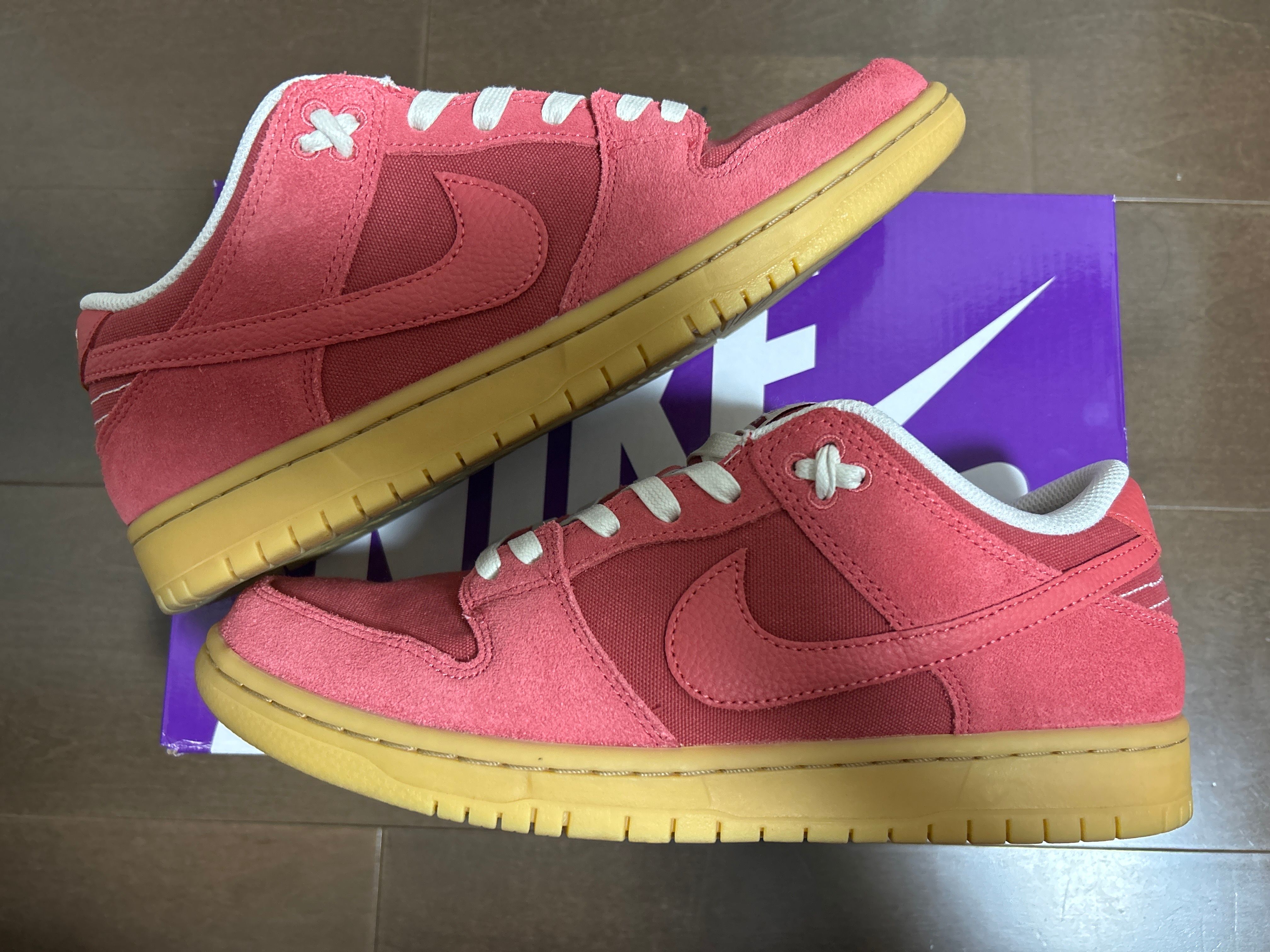 Nike SB Dunk Low "Adobe"