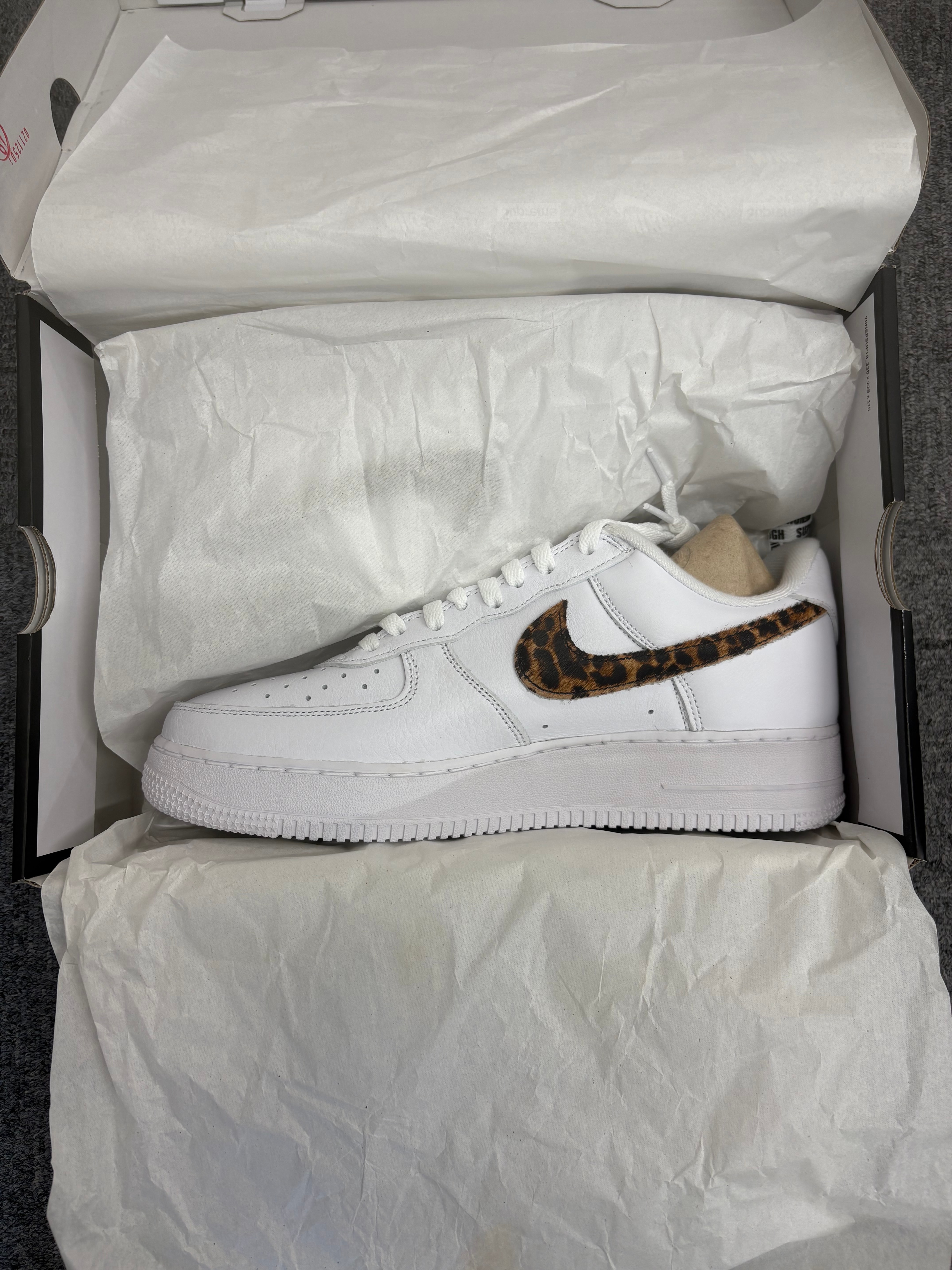 GOODENOUGH × Supreme × Nike Air Force 1 Low "White/Leopard" (25SS Week15)
