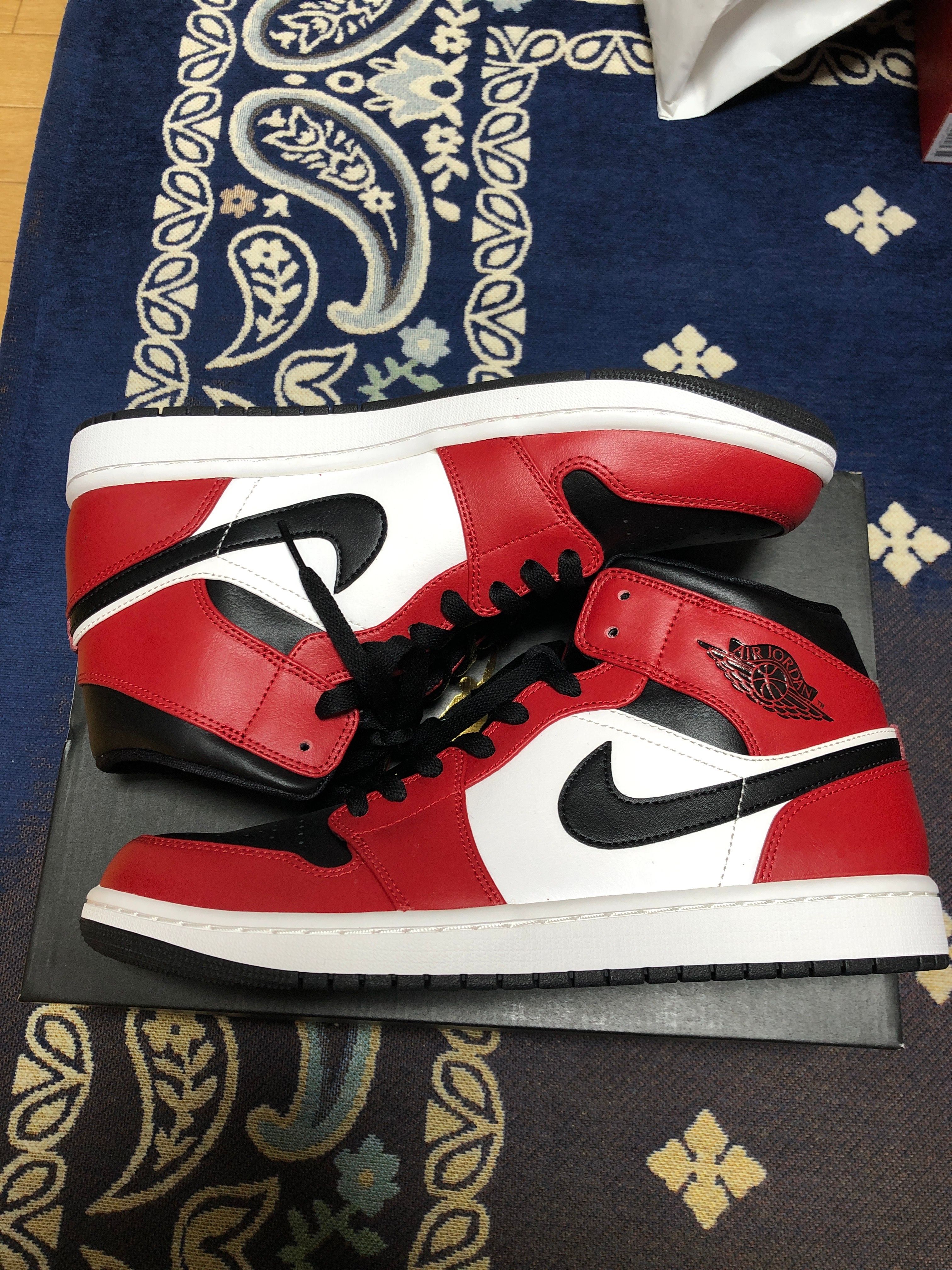 Nike Air Jordan 1 Mid "Chicago Black Toe"