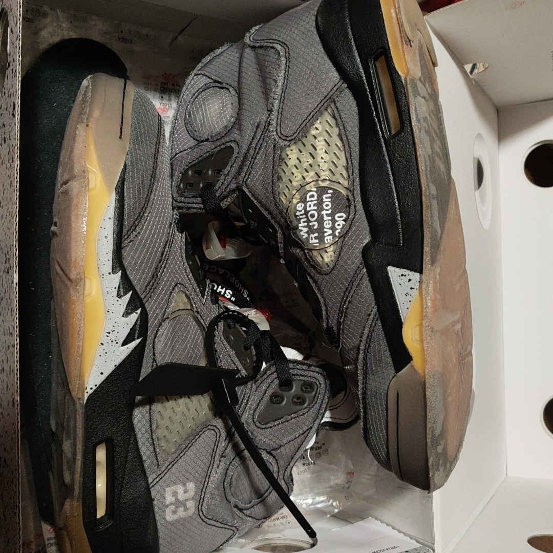 Off-White × Nike Air Jordan 5 "Black/Muslin/Fire Red"