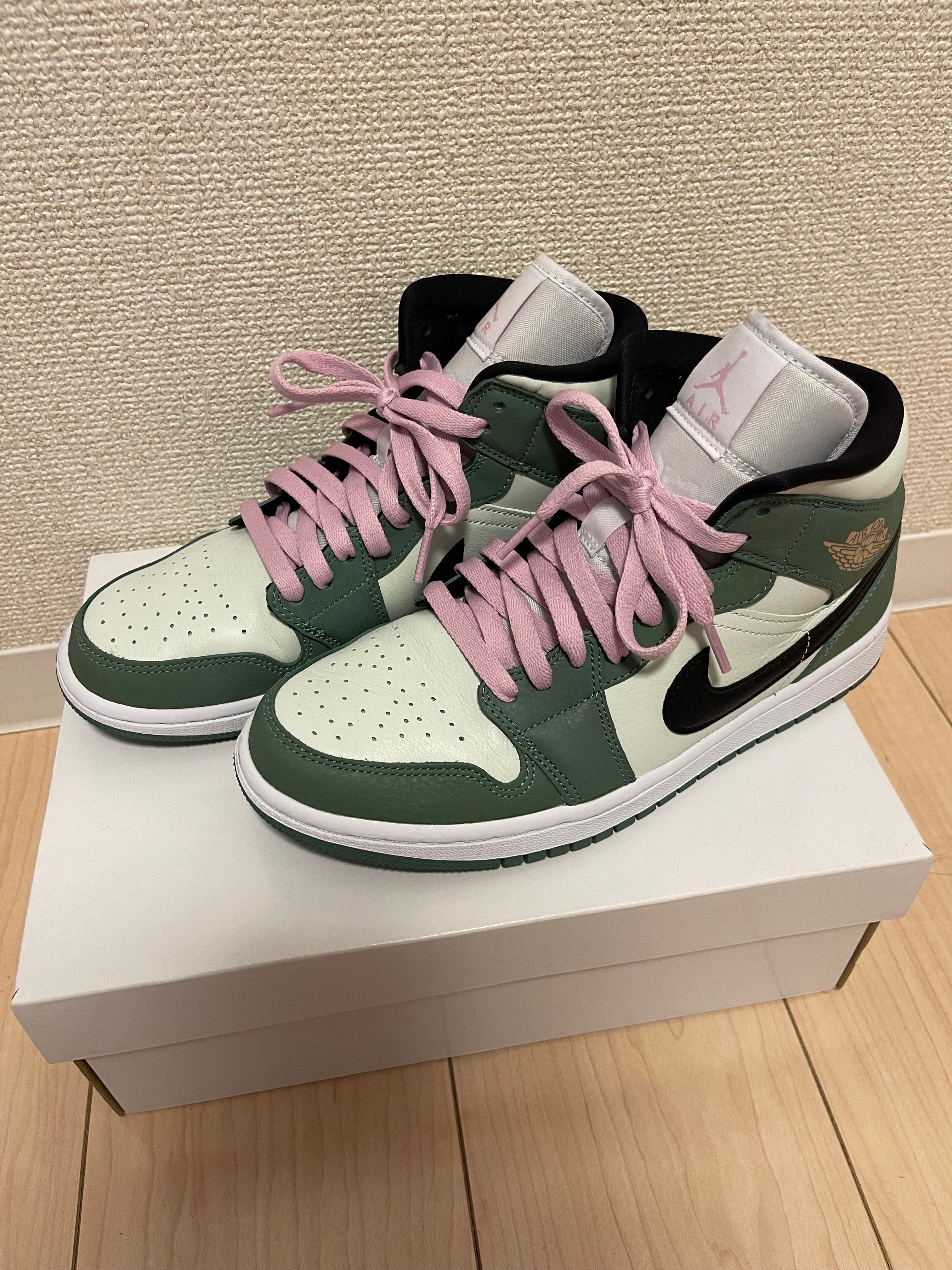 NIKE Women's AIR JORDAN 1 MID SE "DUTCH GREEN"