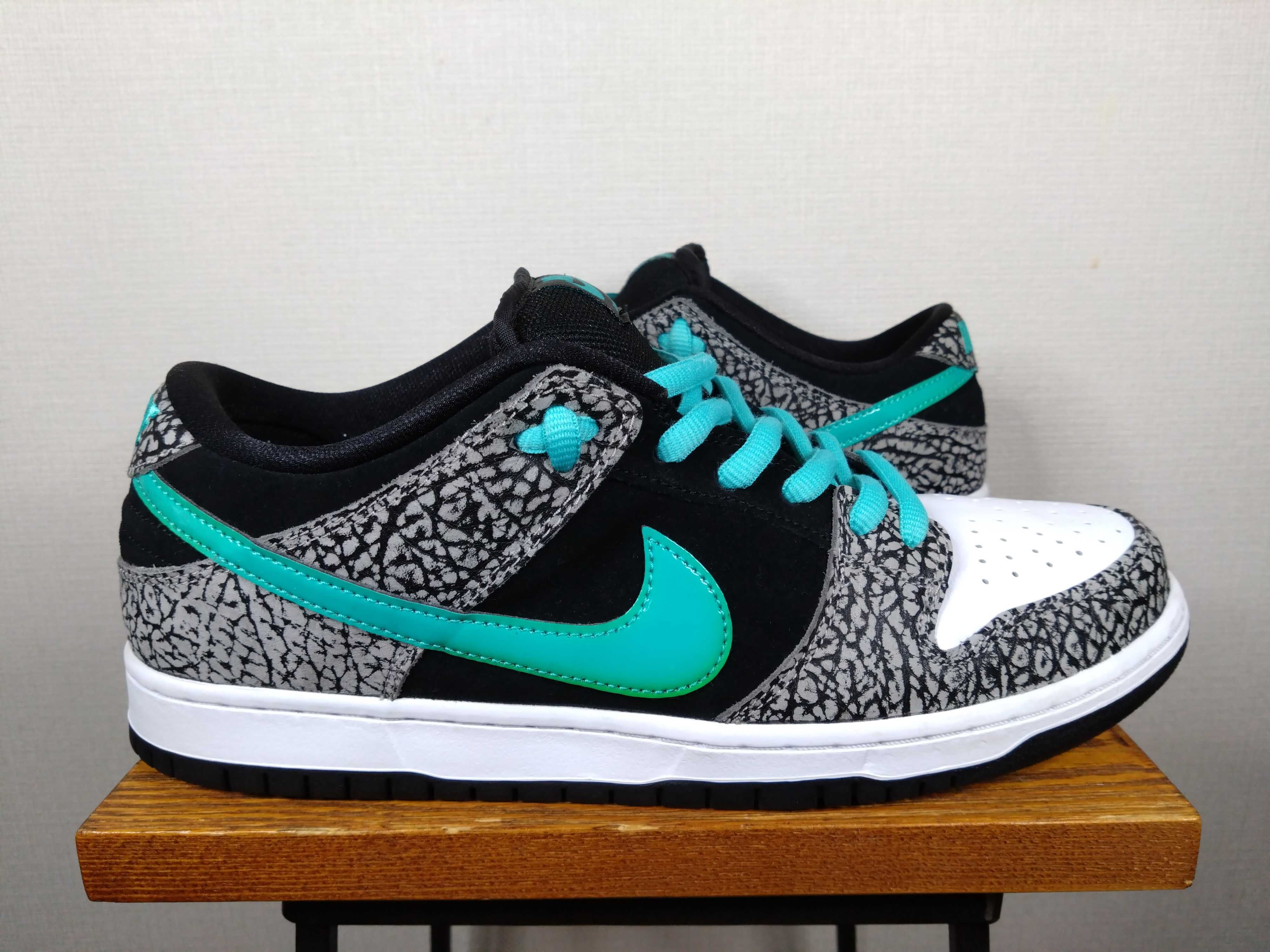 Nike SB Dunk Low "Elephant/Safari"