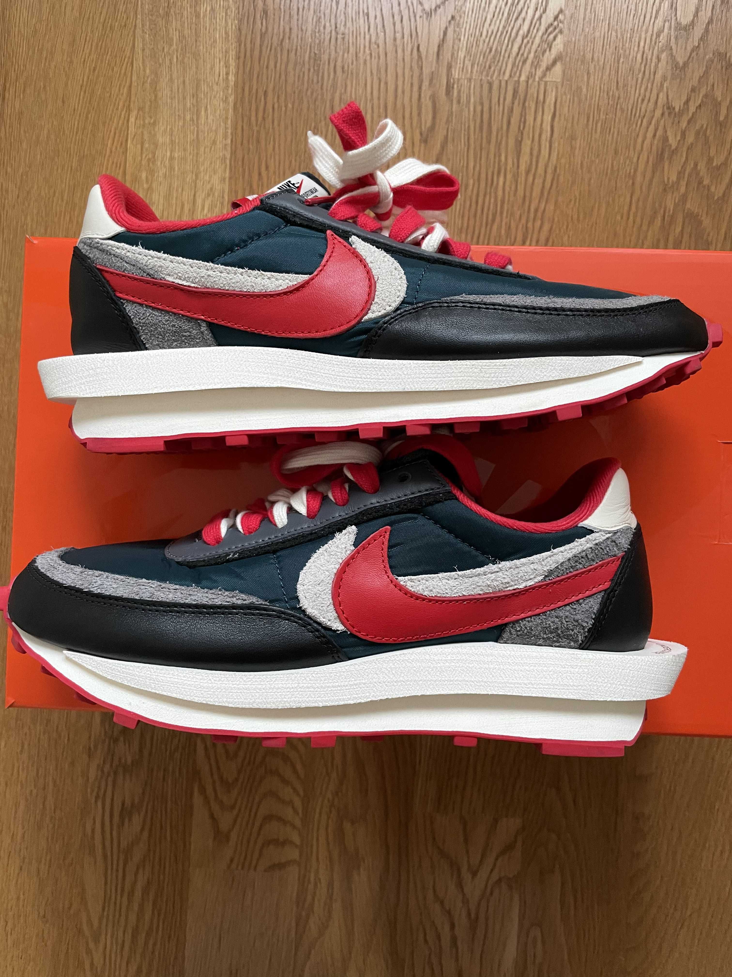 UNDERCOVER × sacai × Nike LD Waffle "Midnight Spruce/Pale Ivory-Dark Grey-University Red"