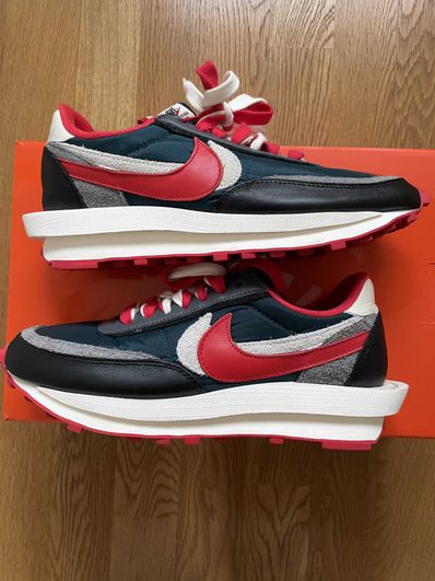 UNDERCOVER × sacai × Nike LD Waffle "Midnight Spruce/Pale Ivory-Dark Grey-University Red"