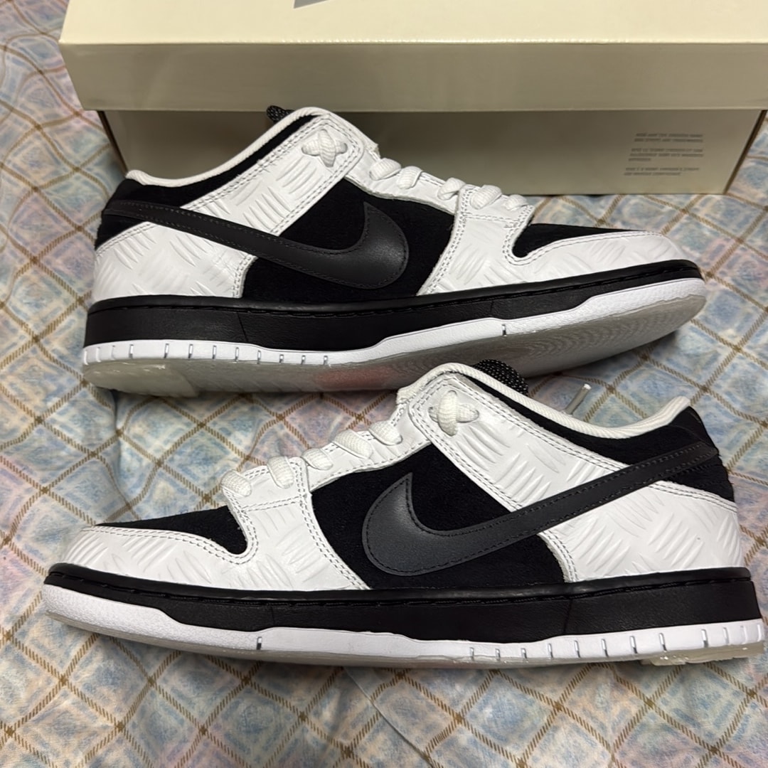 TIGHTBOOTH × Nike SB Dunk Low Pro QS "Black and White"