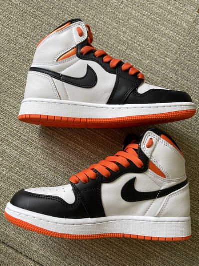 Nike GS Air Jordan 1 Retro High OG "Electro Orange"