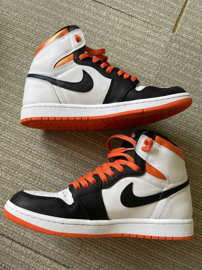 Nike Air Jordan 1 Retro High OG "Electro Orange"