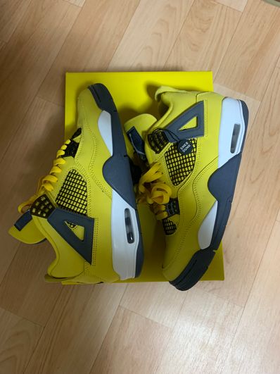 Nike Air Jordan 4 "Tour Yellow"