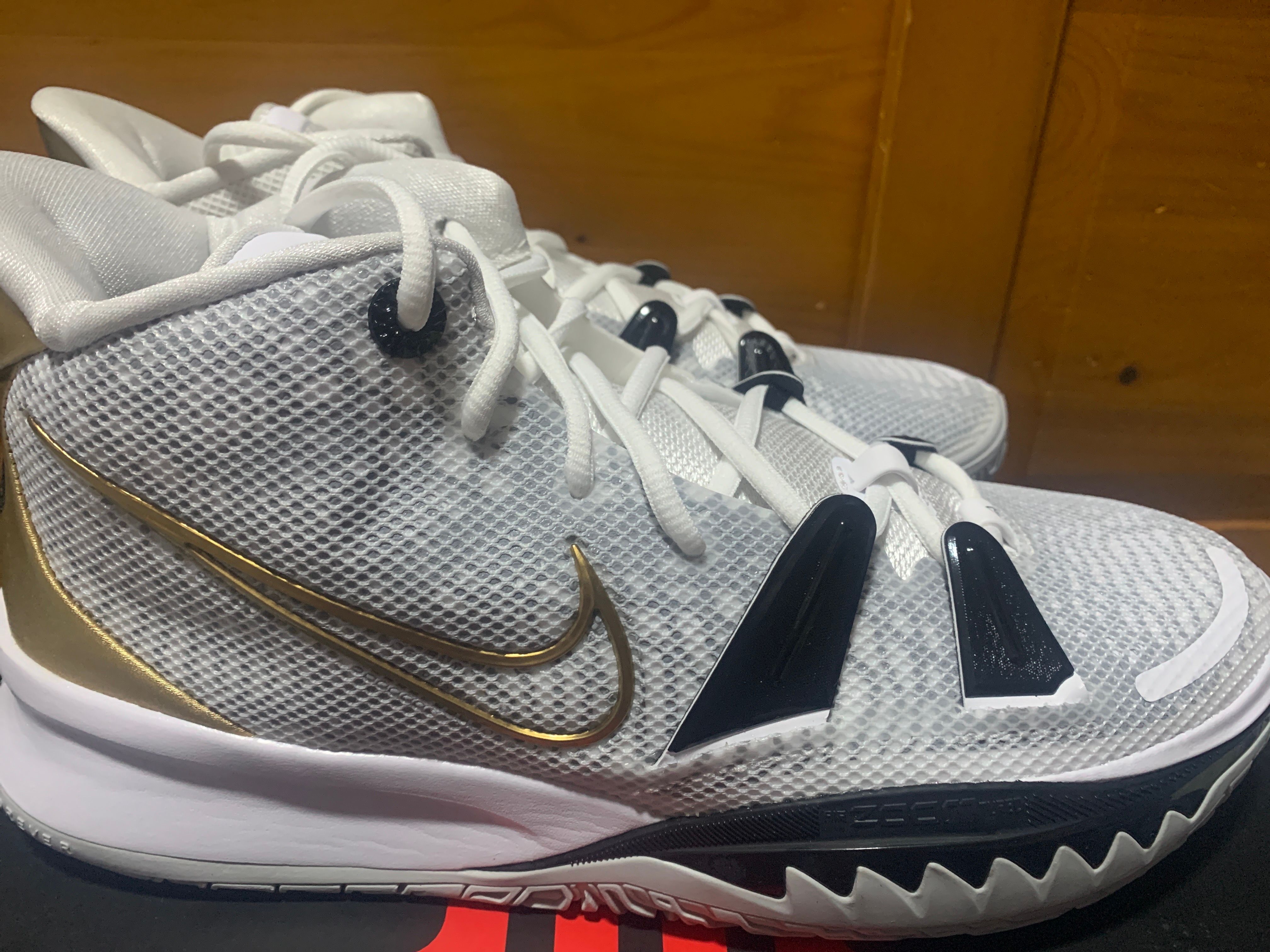 Nike Kyrie 7 "Metallic Gold"
