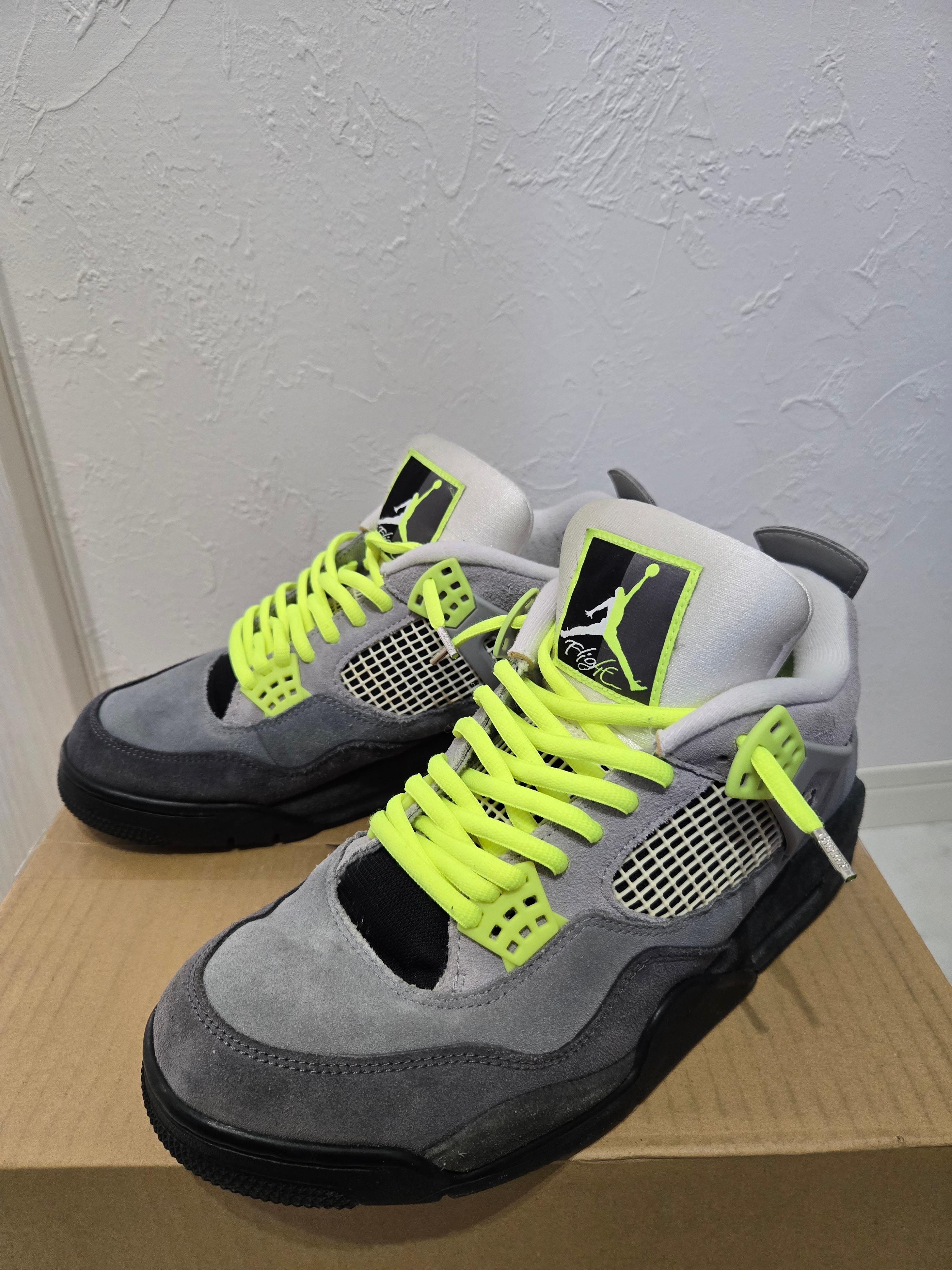 Nike Air Jordan 4 Retro LE "Neon"
