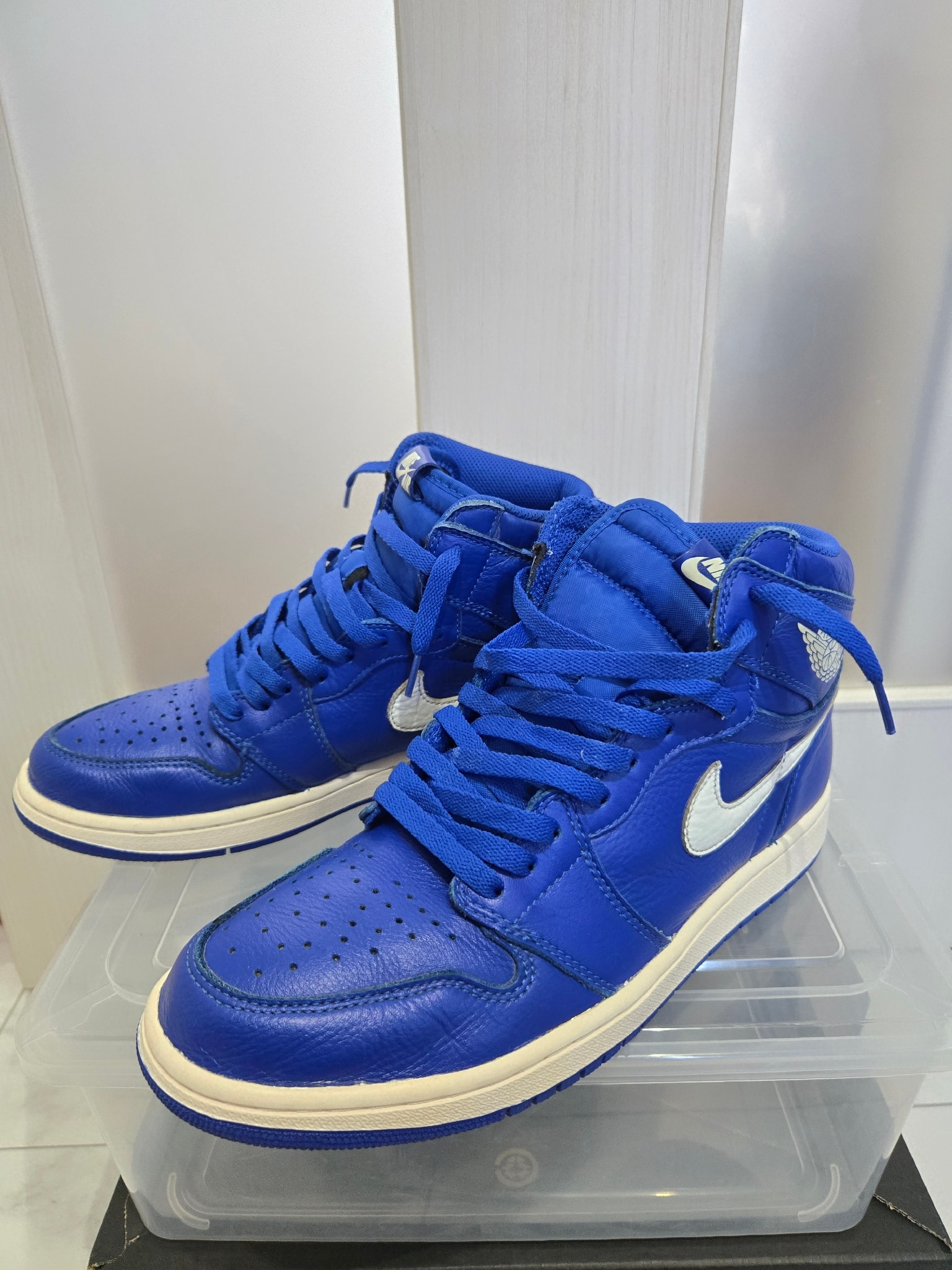 Nike Air Jordan 1 Retro High "Hyper Royal"