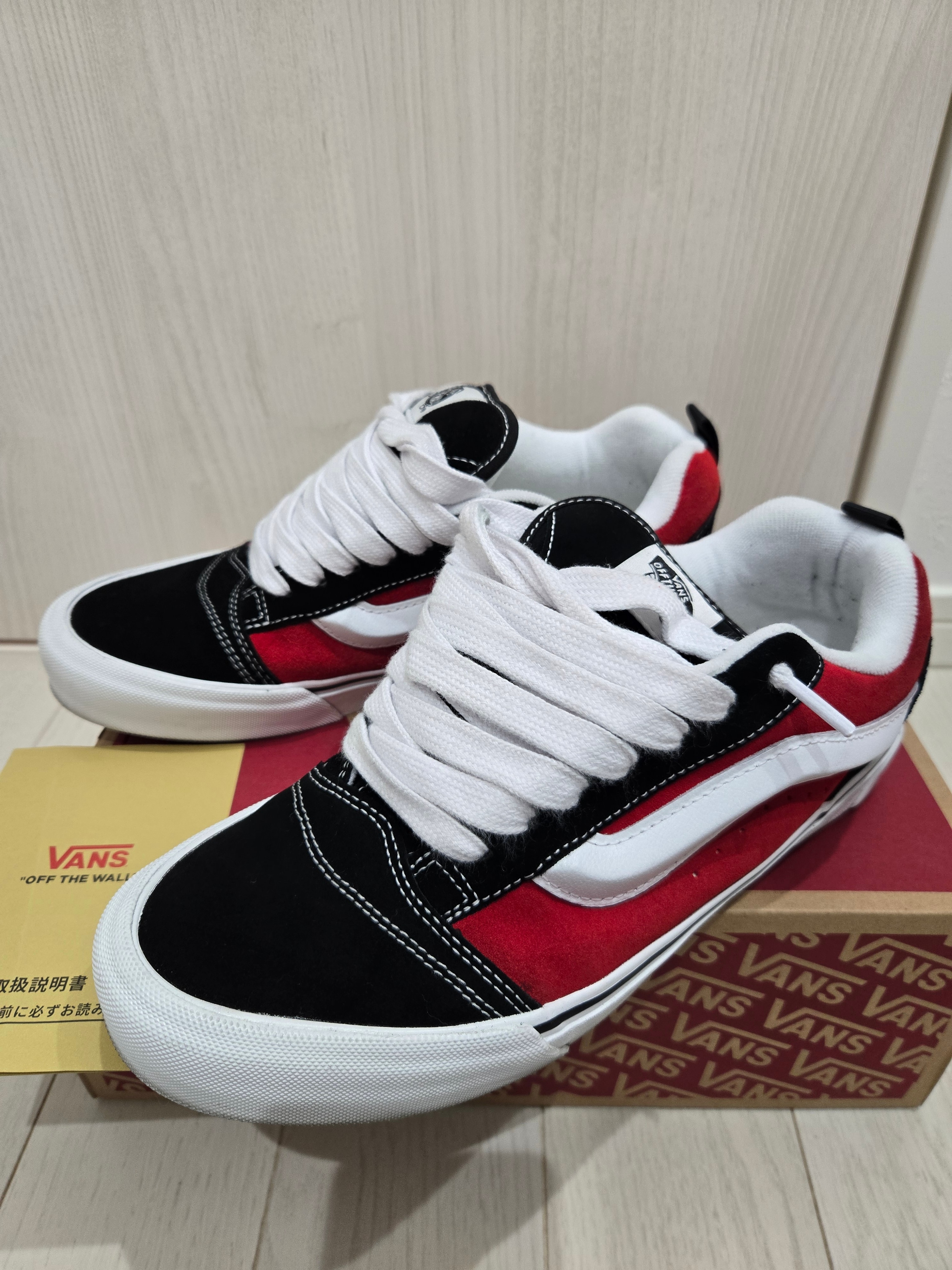 バンズ ニュースクール "レッド/トゥルーホワイト"