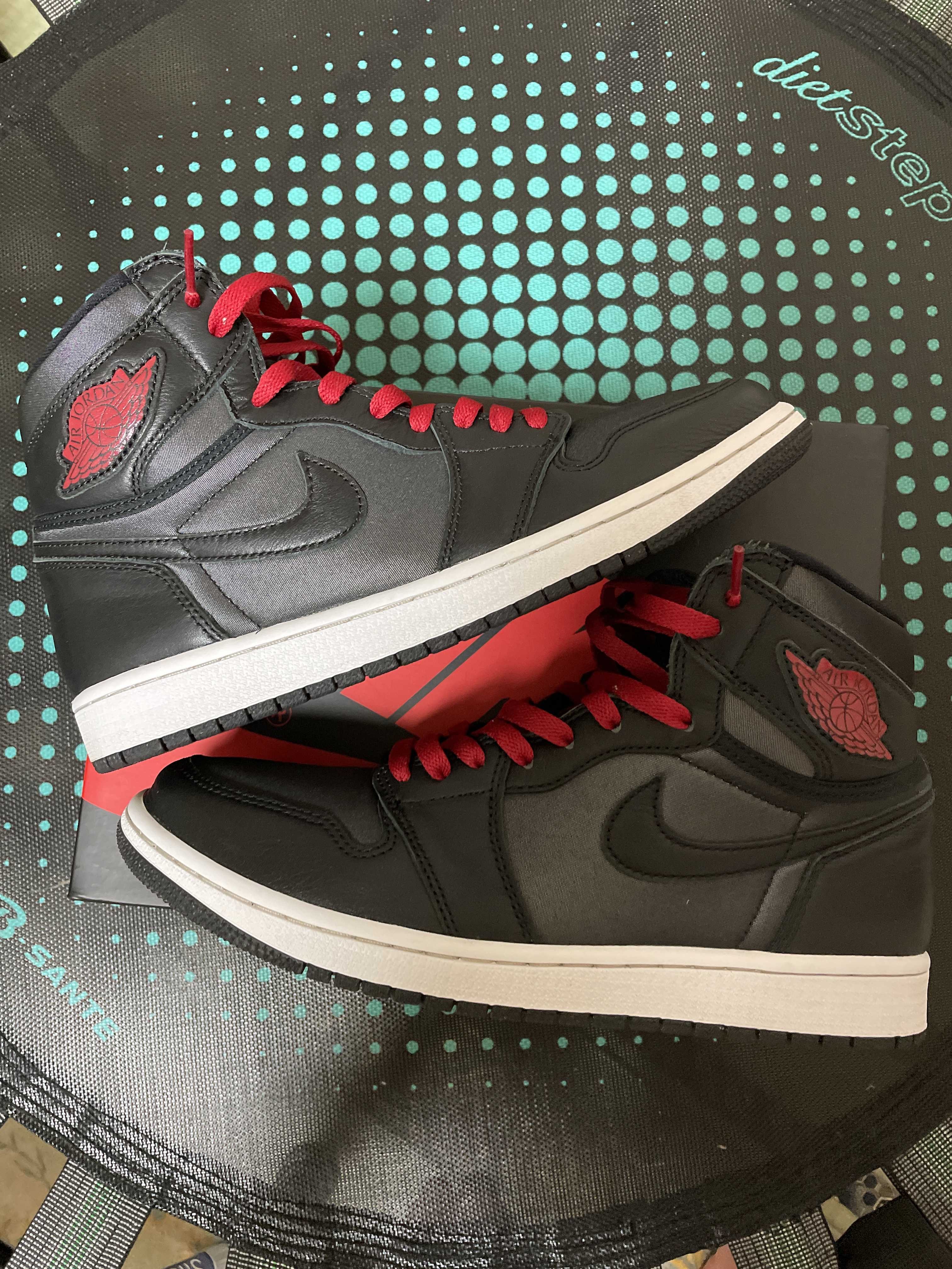 Nike Air Jordan 1 Retro High OG "Black/Metallic Silver/Gym Red"