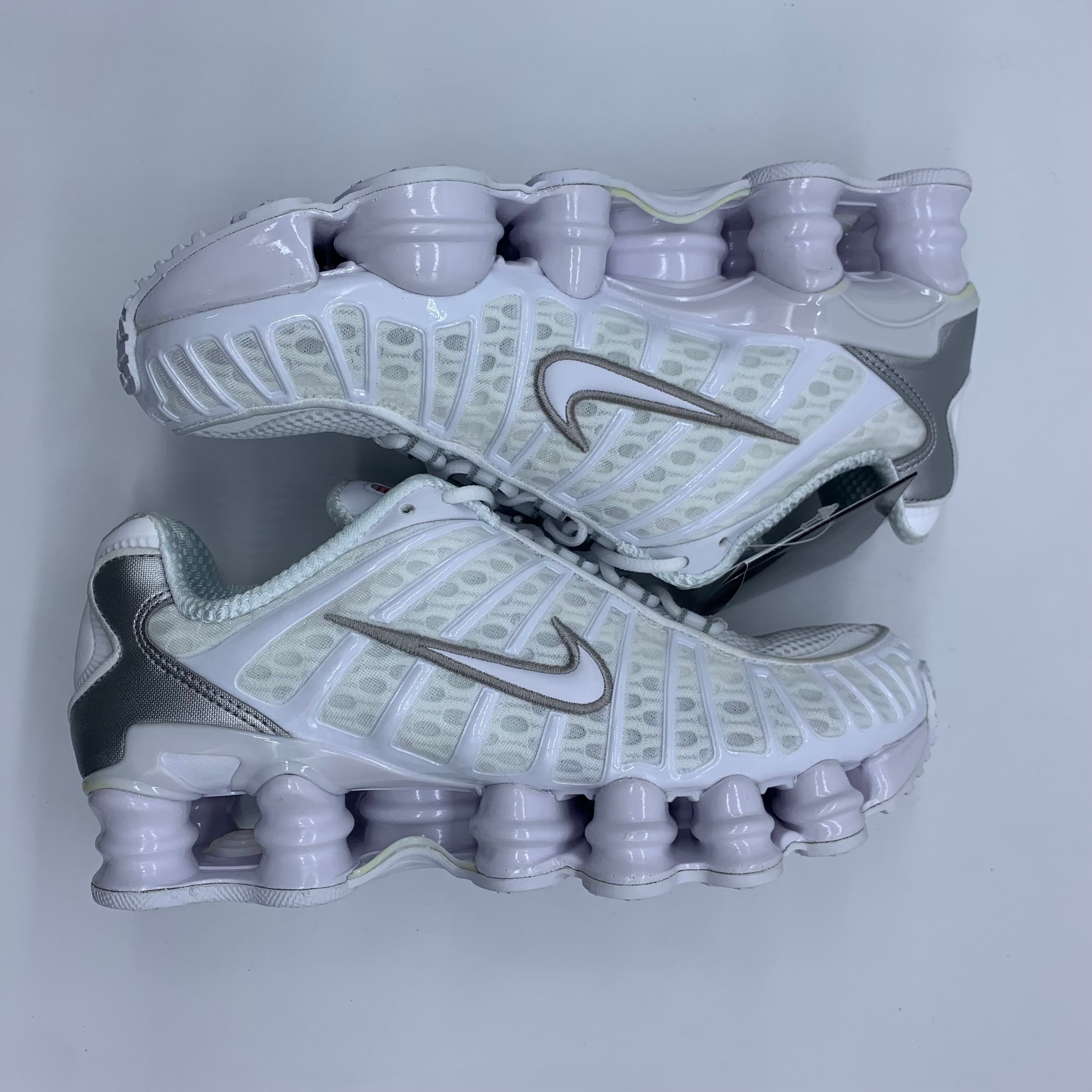 ナイキ ウィメンズ ショックス TL "ホワイト アンド マックスオレンジ"